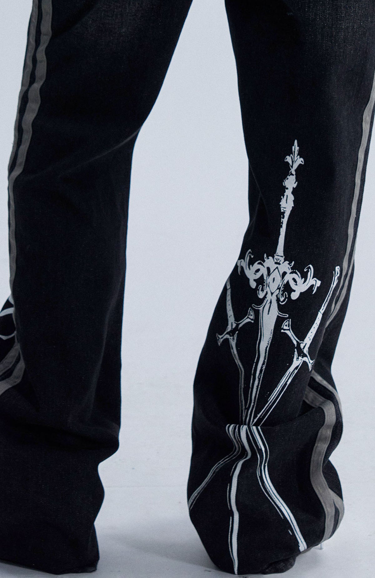 PAIKI Totem Graphic Spliced Faux Fur Frayed Washed Flared Jeans