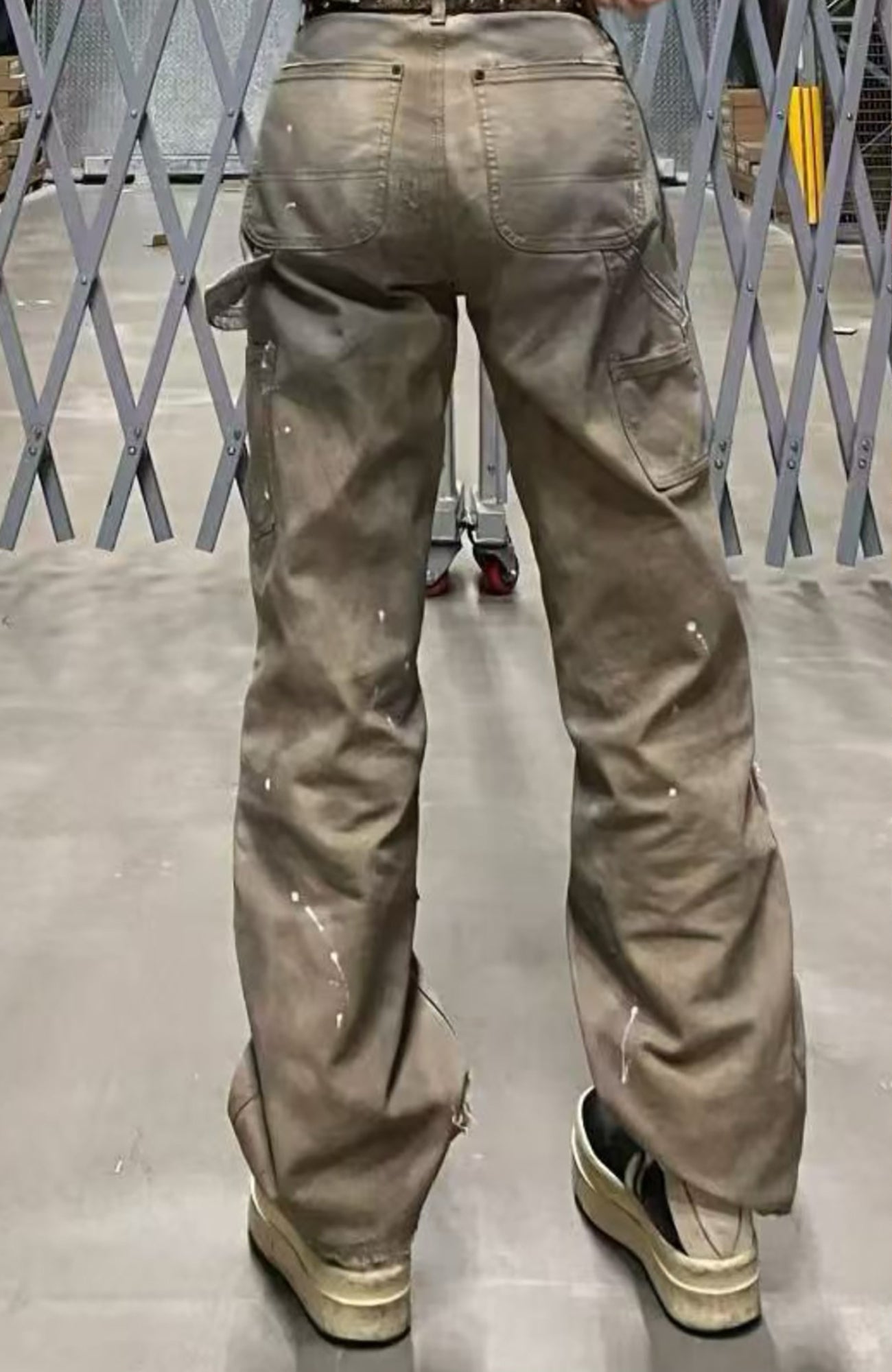 REGEN ZONE Dirty-Washed Cross Graphic Distressed Jeans