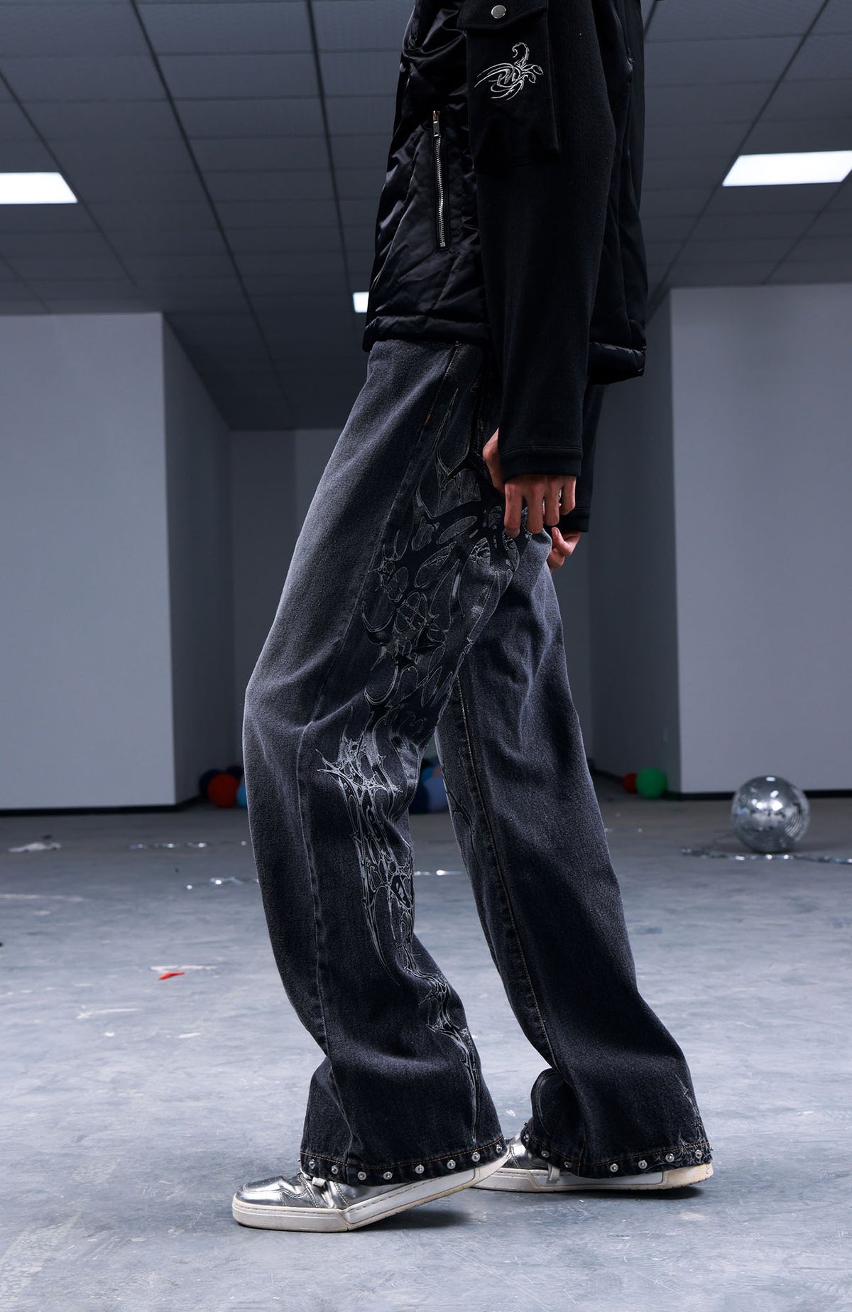 PAIKI Studded Washed Straight-Leg Jeans