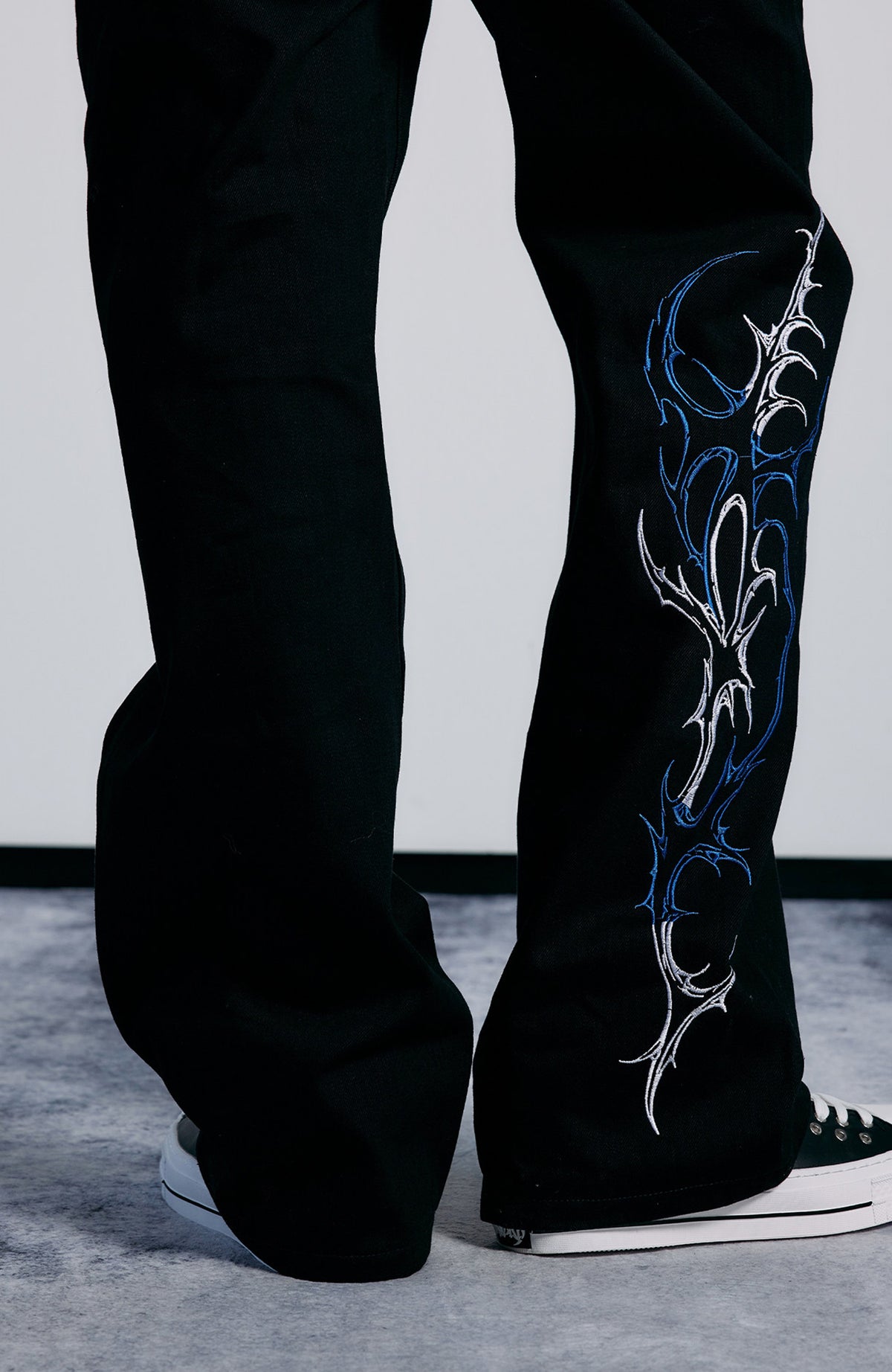 PAIKI Embroidered Thorn Floral Raw Selvedge Straight-Leg Jeans