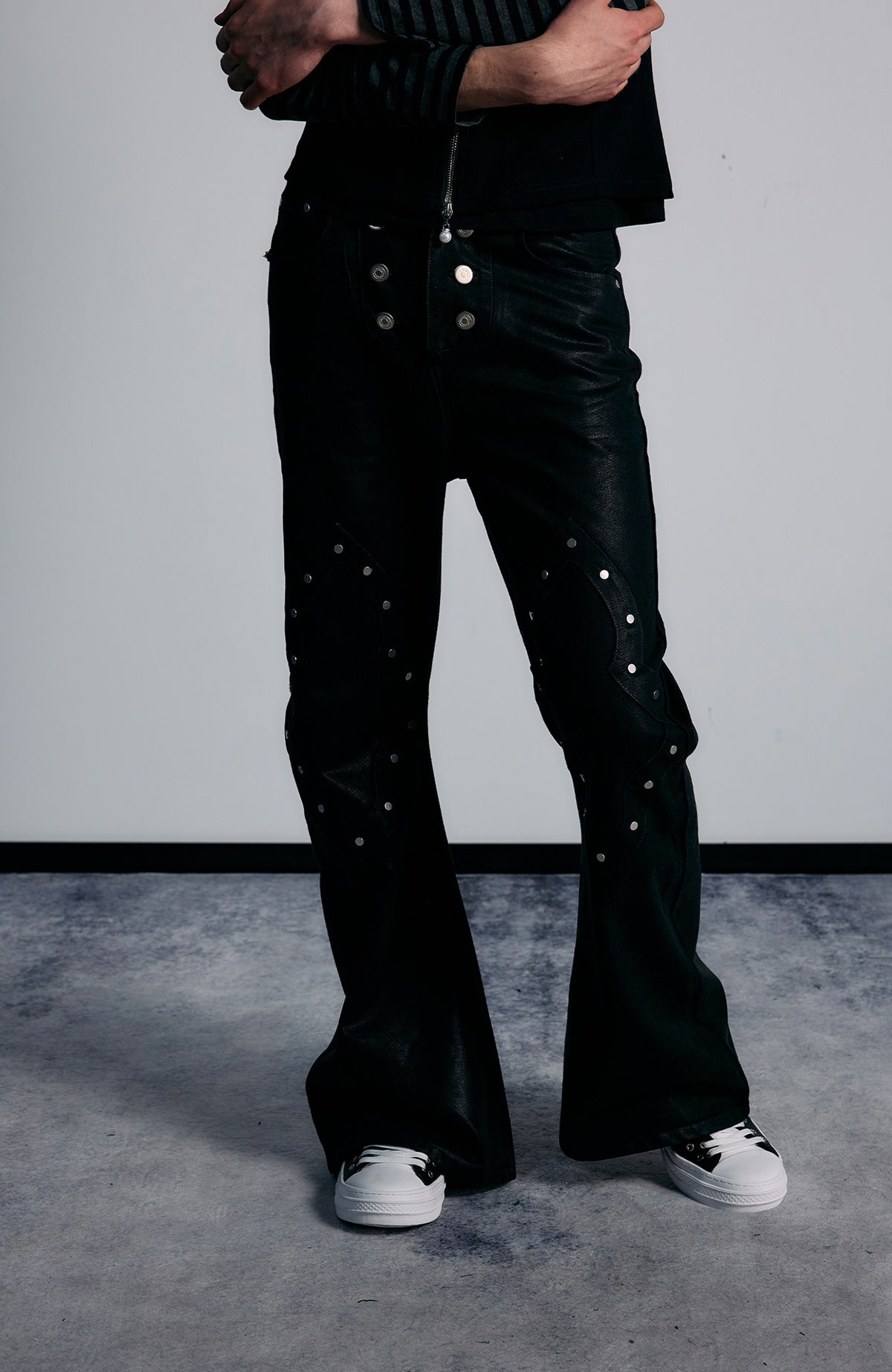 PAIKI Washed Slim-Fit Flared Jeans
