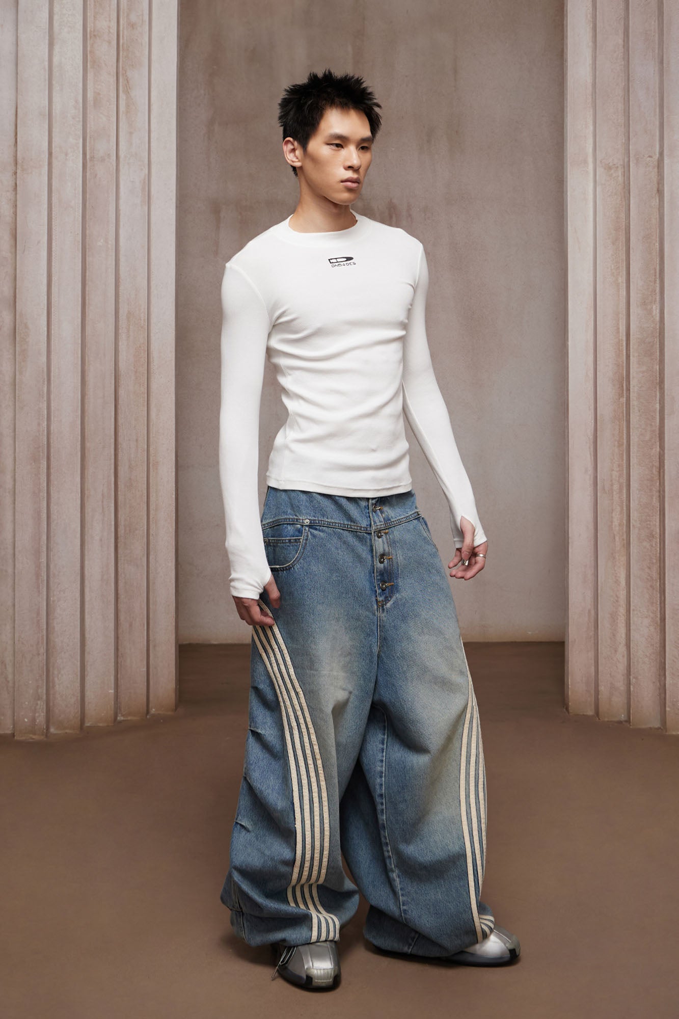 DND4DES Bullet LOGO Graphic Long-Sleeve Tee