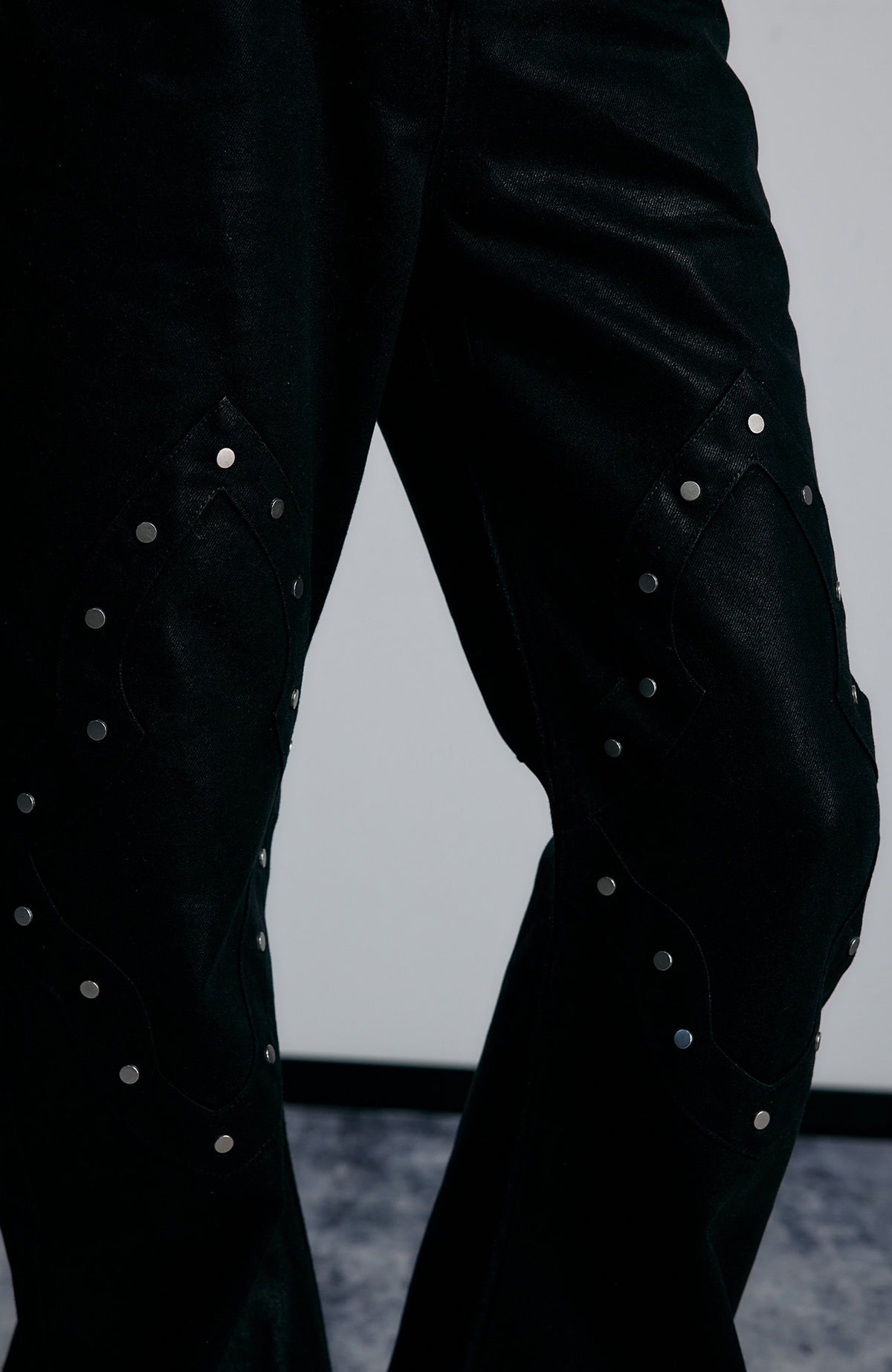 PAIKI Washed Slim-Fit Flared Jeans