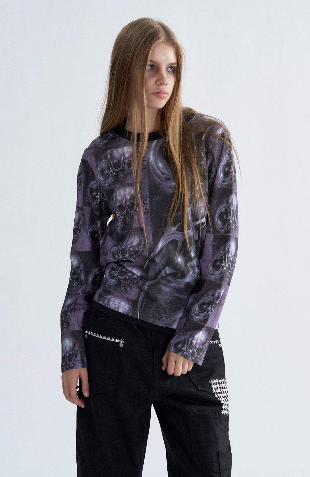 PAIKI Skull Graphic Slim Crewneck Long-Sleeve Tee