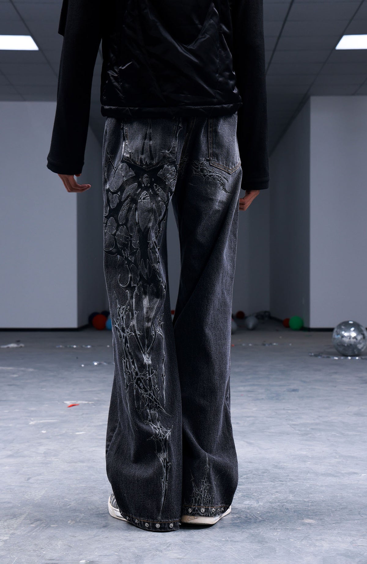PAIKI Studded Washed Straight-Leg Jeans