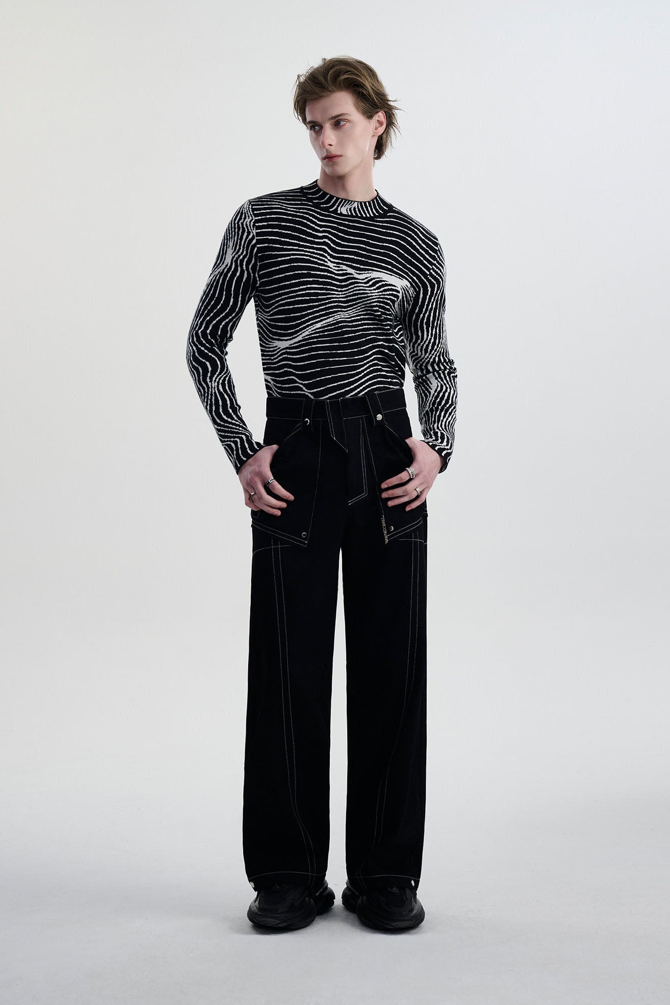 TIWILLTANG Contrast Stitched Straight-Leg Jeans