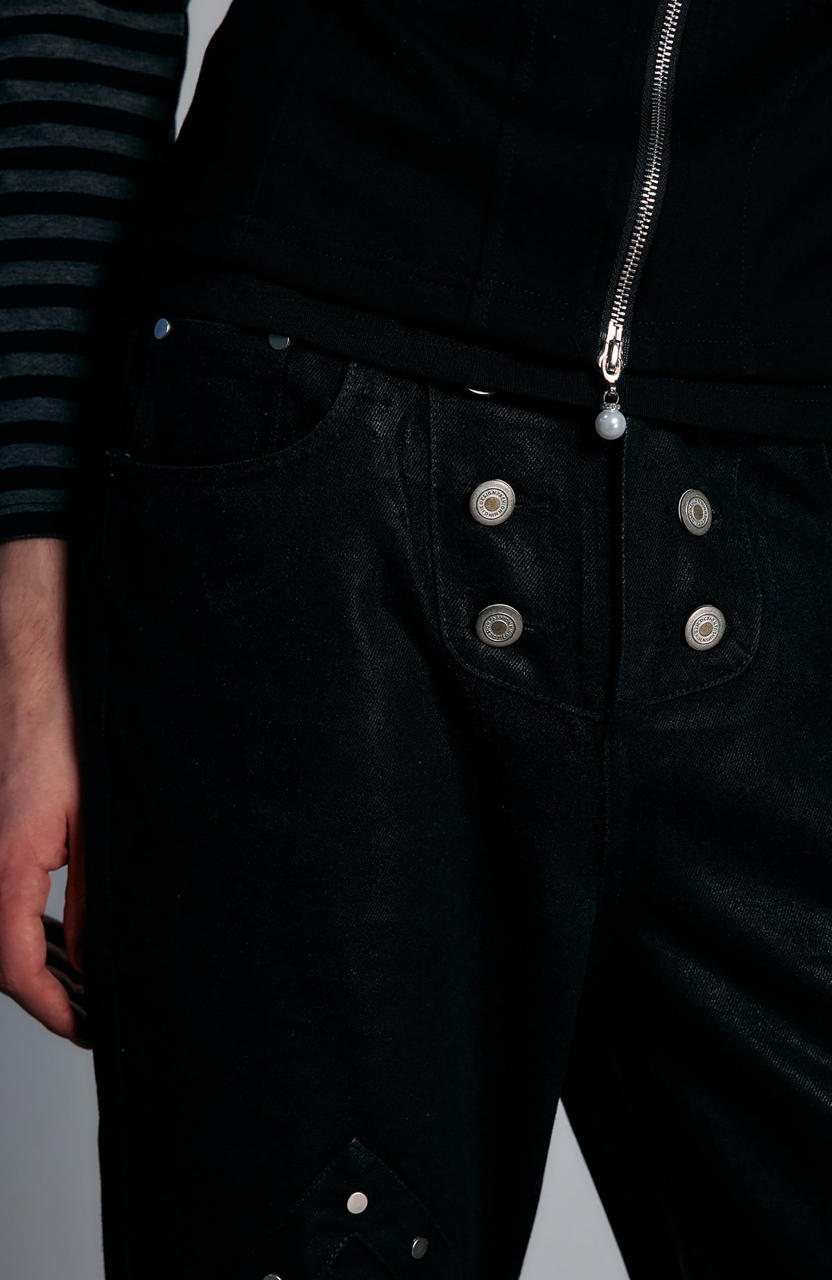 PAIKI Washed Slim-Fit Flared Jeans