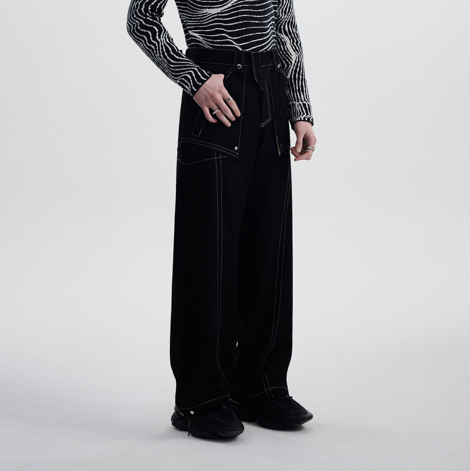 TIWILLTANG Contrast Stitched Straight-Leg Jeans