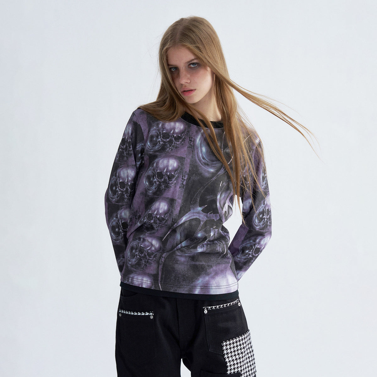PAIKI Skull Graphic Slim Crewneck Long-Sleeve Tee