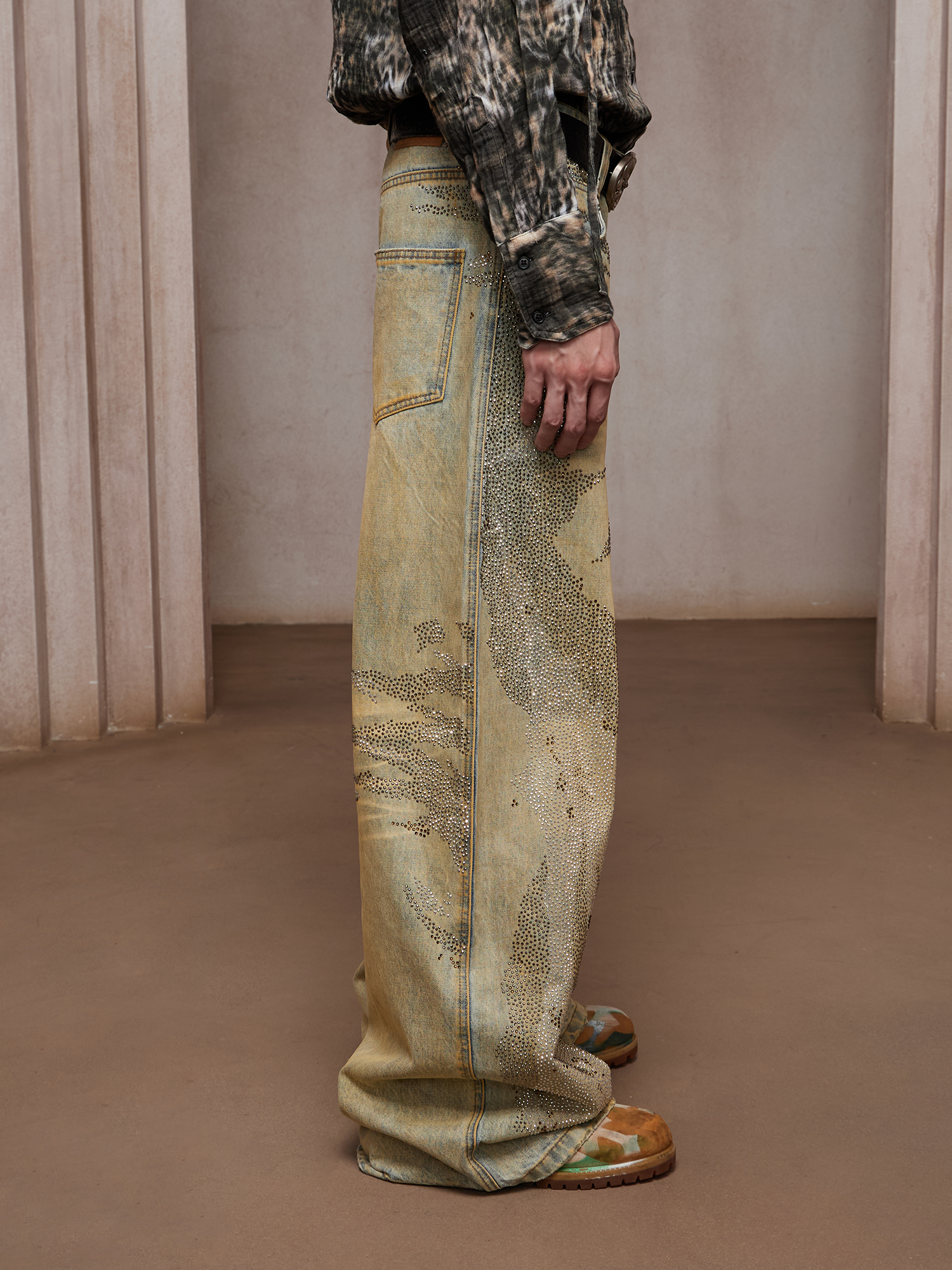 DND4DES Dirty-Washed Diamond Wide-Leg Jeans Yellow