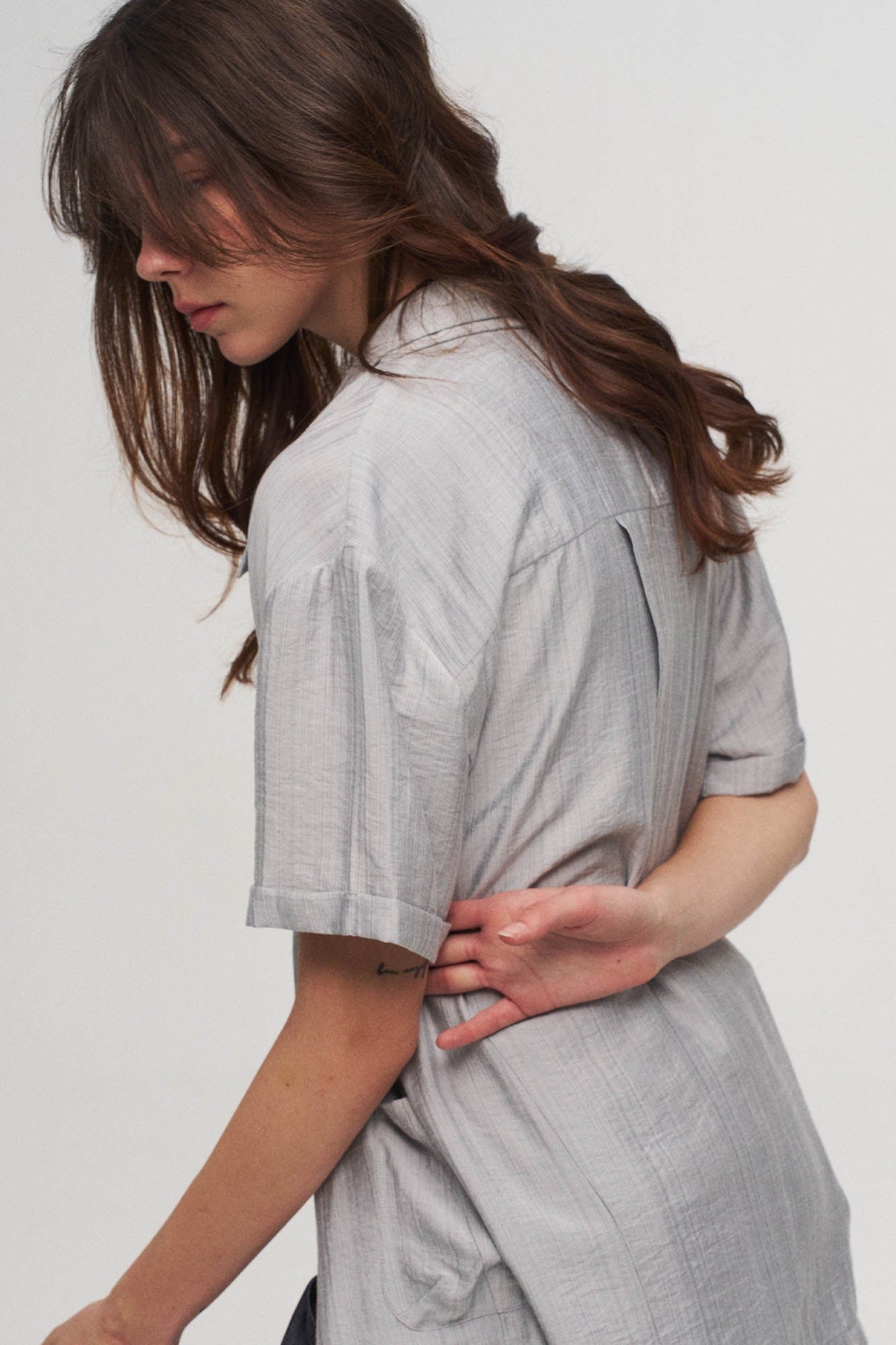 ILNya Nieternite Nifutur Stripe Crinkled Spliced Layered Collar T-Shirt Silver