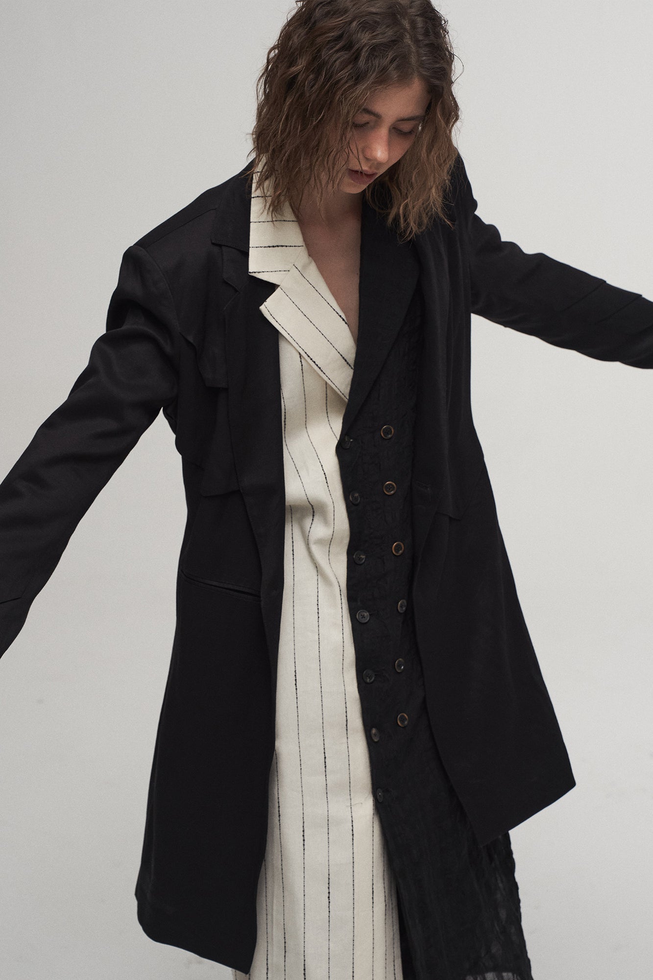 ILNya Nieternite Nifutur Reversible Armor-Sleeve Longline Blazer