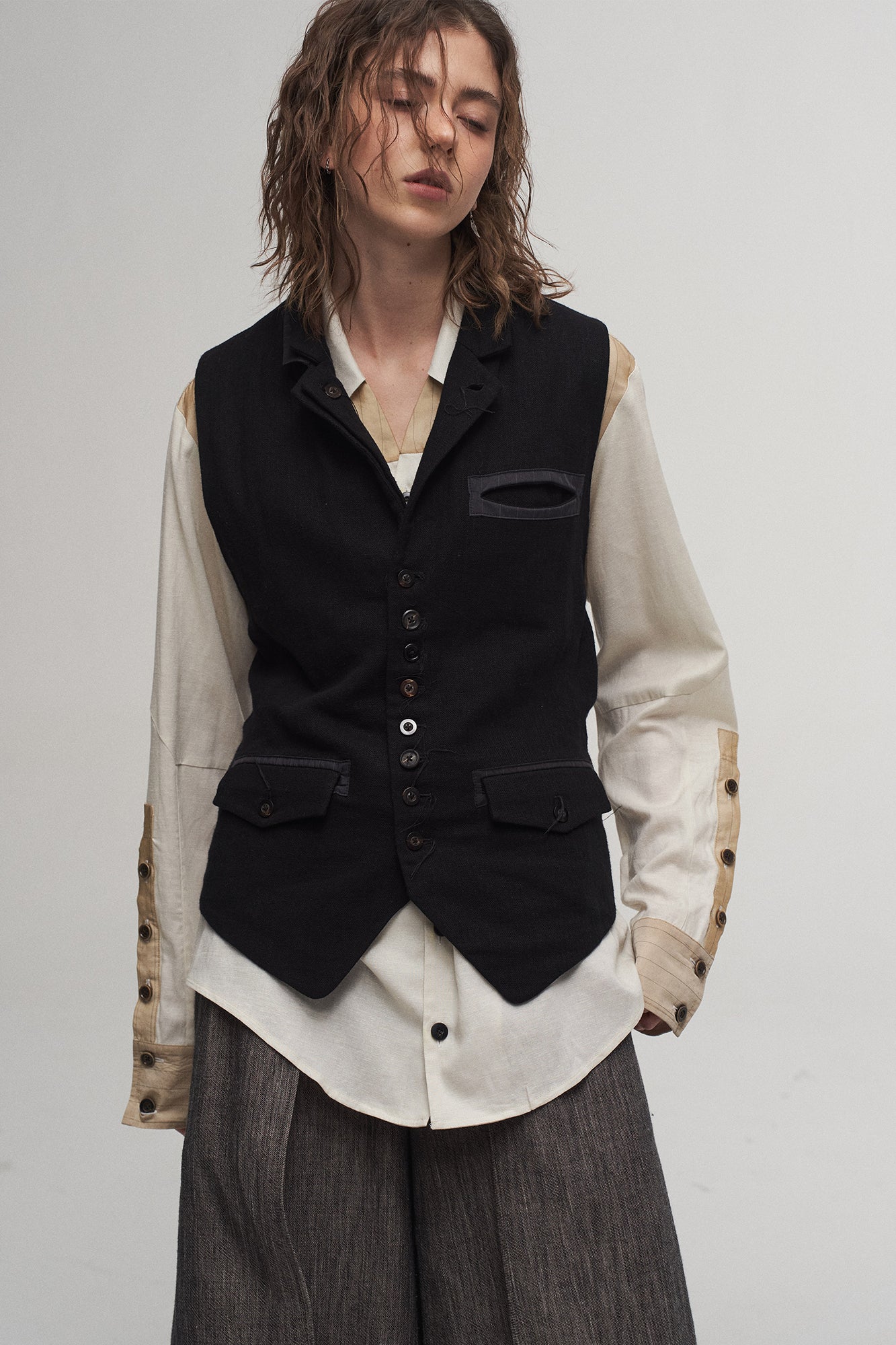 ILNya Nieternite Nifutur Pinstriped Contrast Spliced Shirt