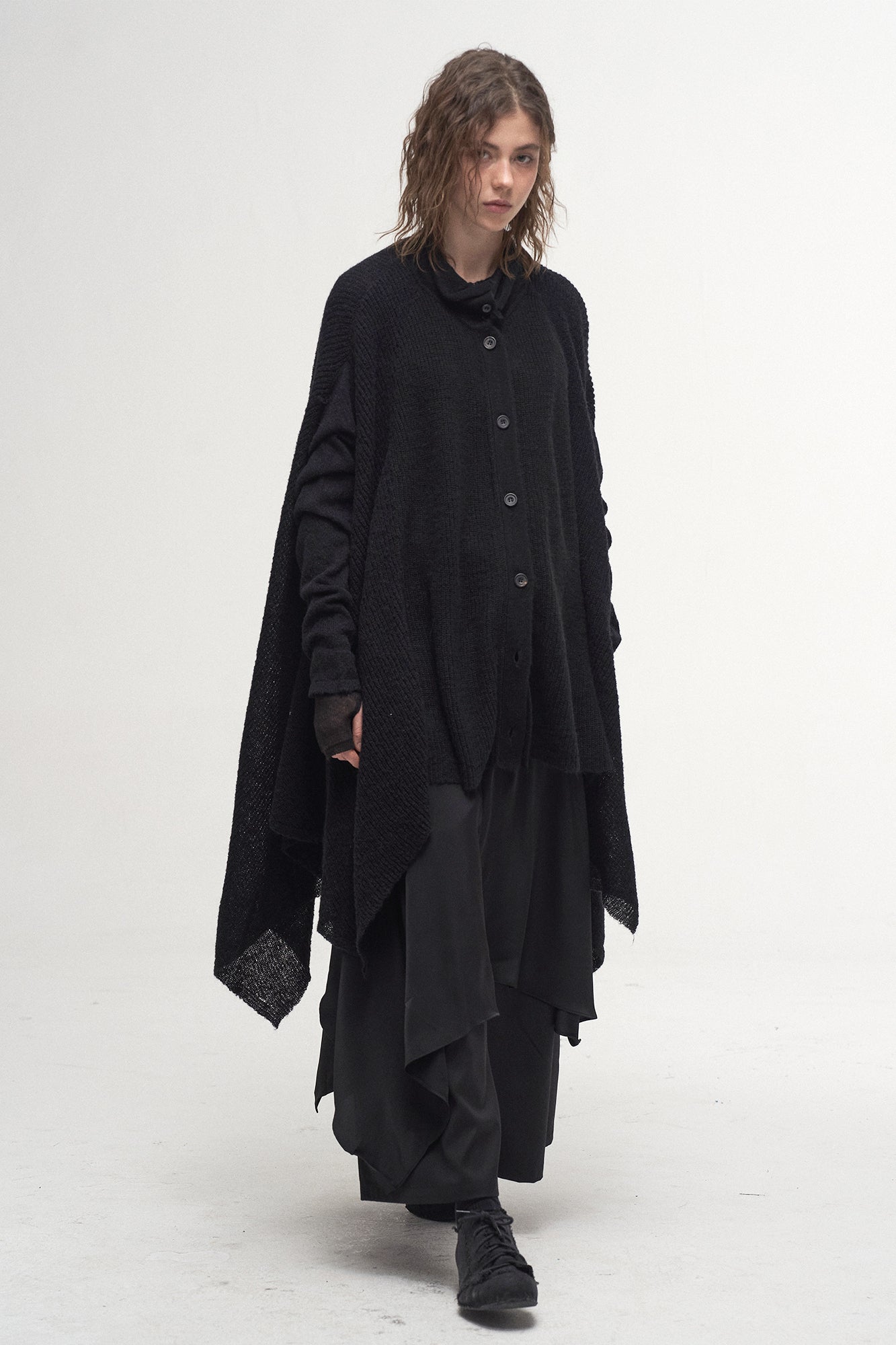 ILNya Nieternite Nifutur Convertible Drape Knit Cape