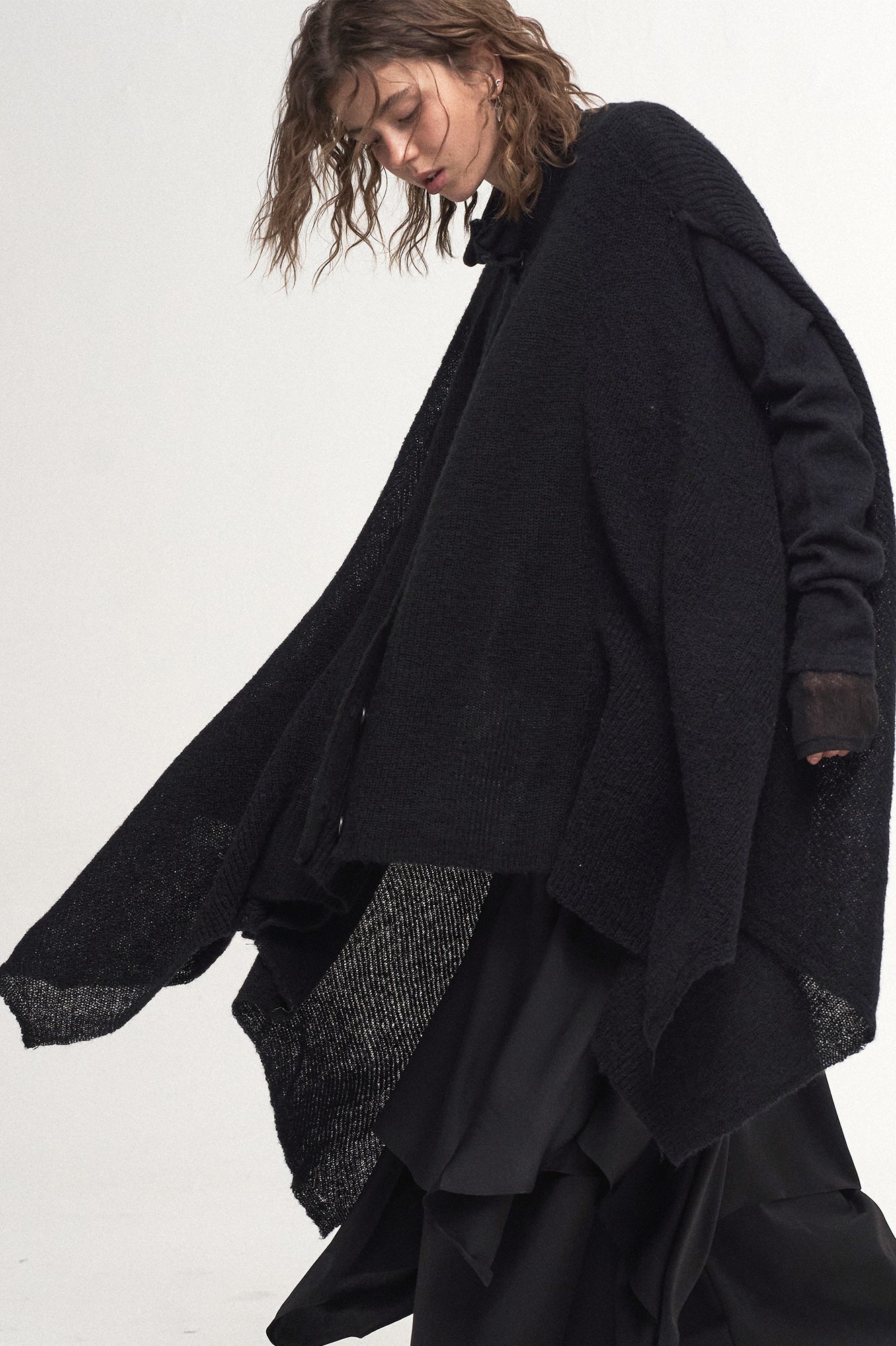 ILNya Nieternite Nifutur Convertible Drape Knit Cape