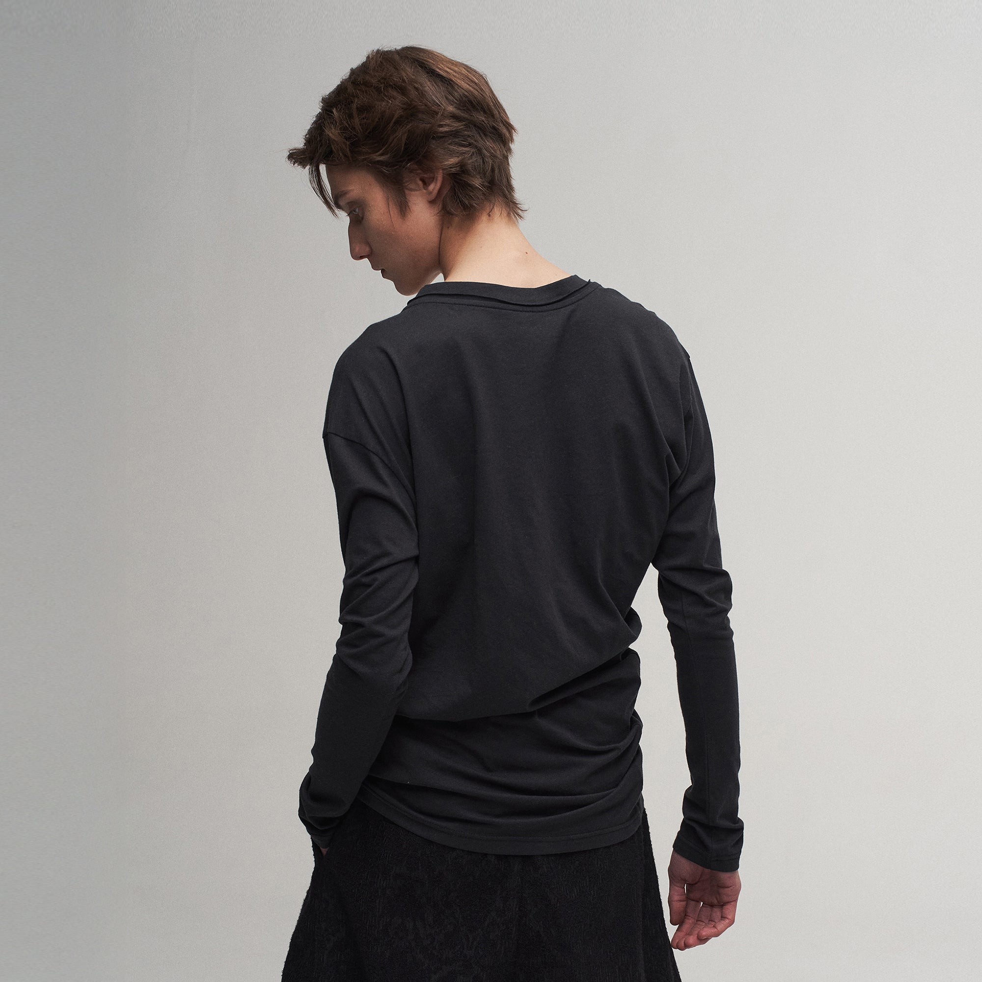 ILNya Nieternite Nifutur Asymmetrical Neckline Drape Long Sleeve Tee