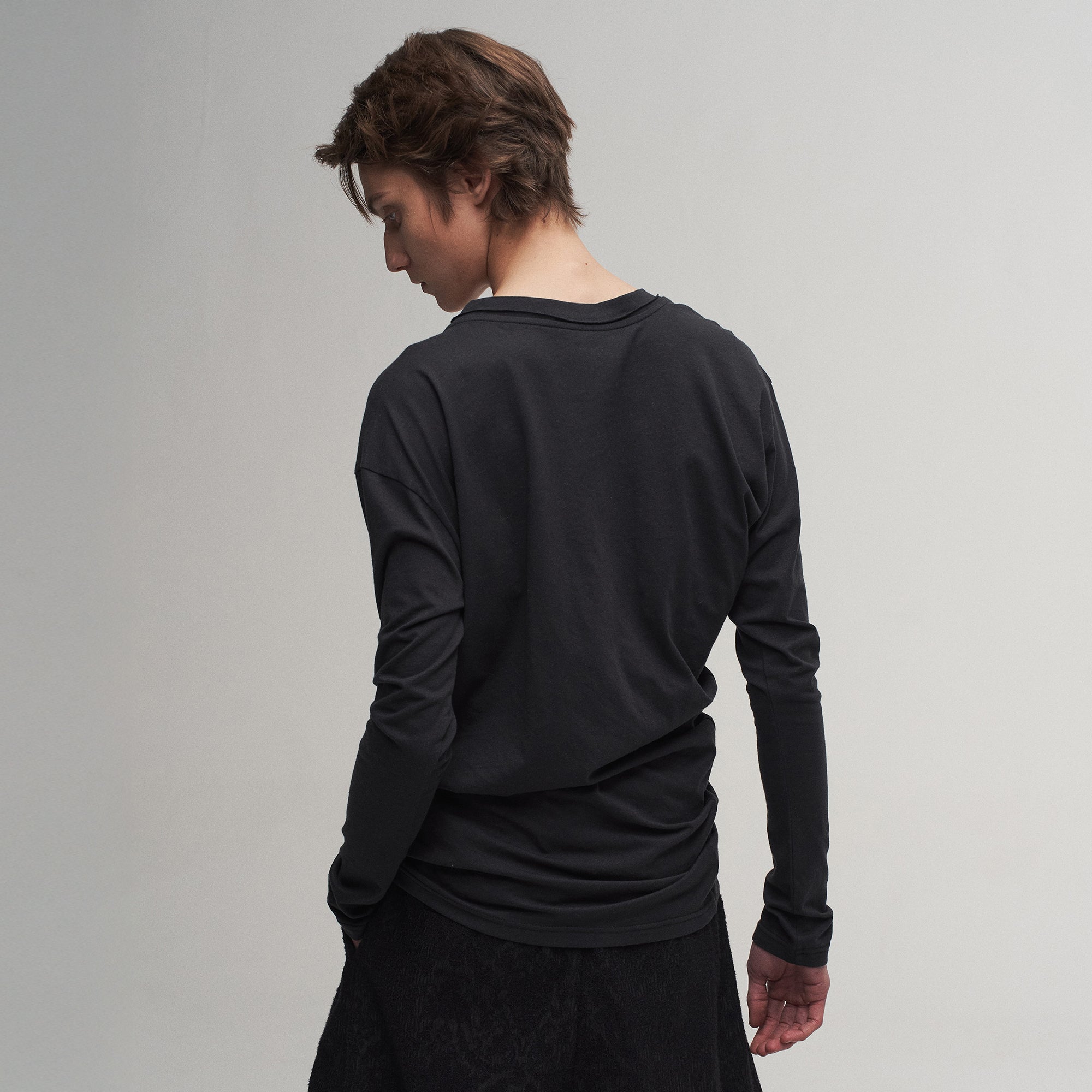 ILNya Nieternite Nifutur Asymmetrical Neckline Drape Long Sleeve Tee