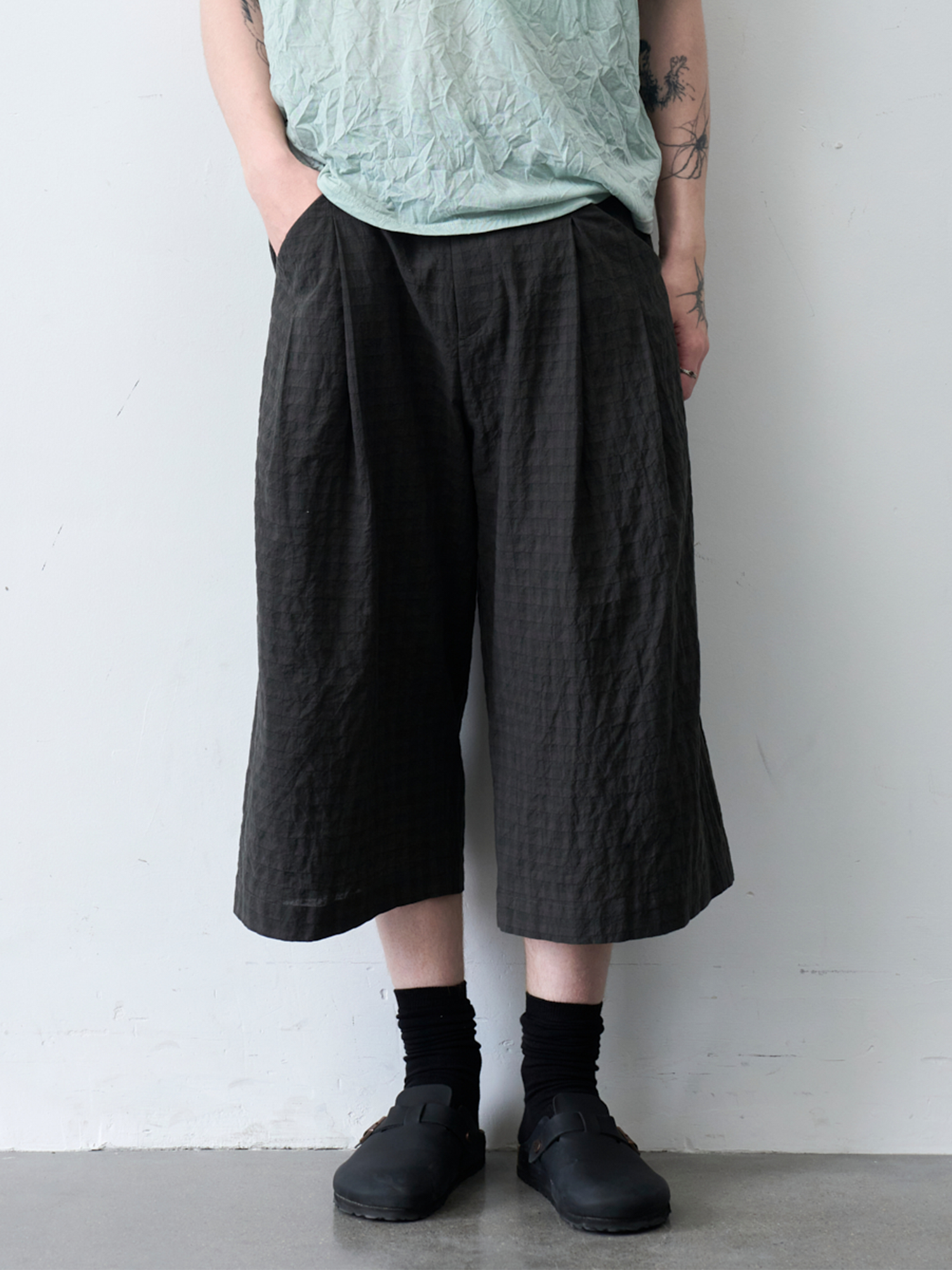GRAINMUSTARD Linen-Blend Plaid Pleated Cropped Trousers