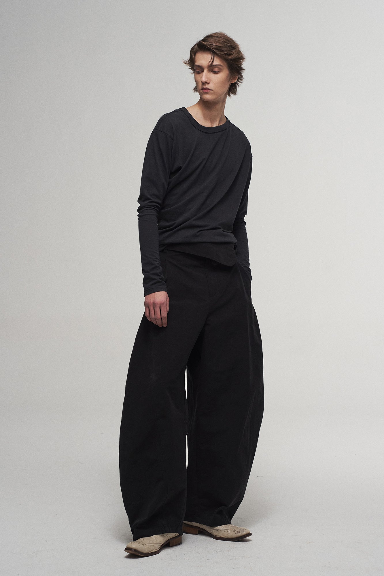 ILNya Nieternite Nifutur Asymmetrical Neckline Drape Long Sleeve Tee