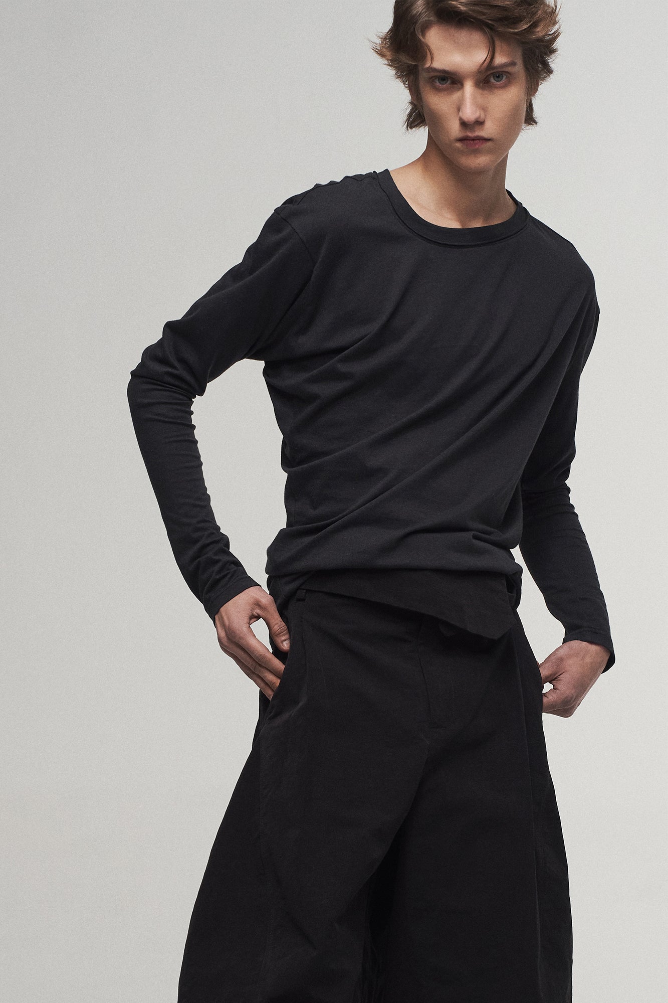 ILNya Nieternite Nifutur Asymmetrical Neckline Drape Long Sleeve Tee
