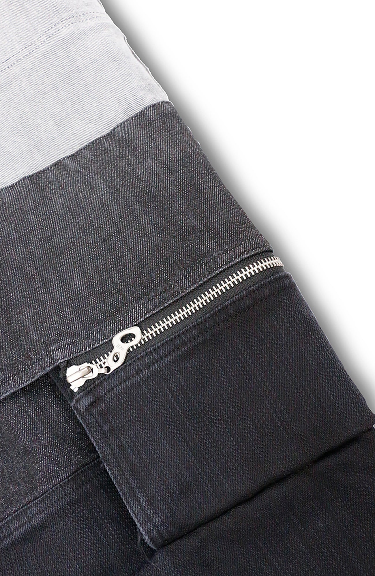 RELABEL Zippered Cargo Jeans