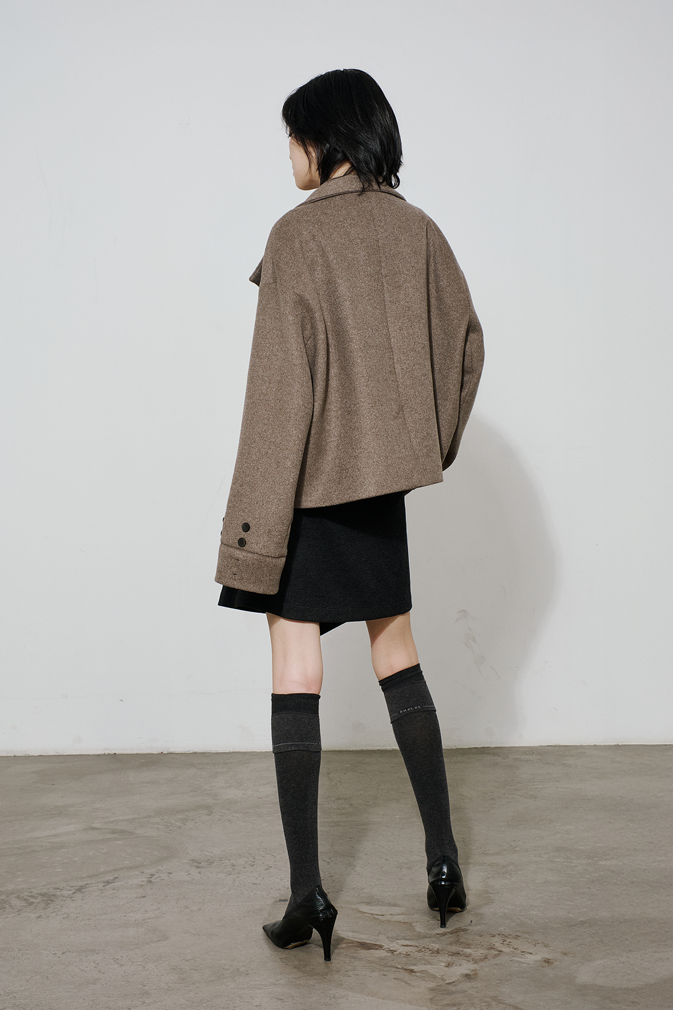 SAME FLOW Essential High-Neck Short Jacket