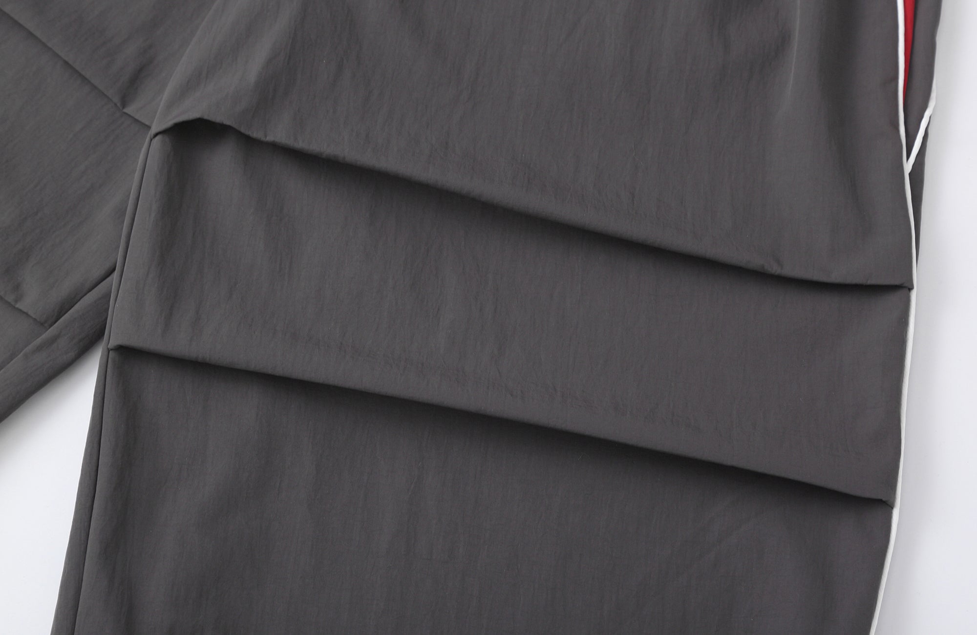 CLP Contrast Panel Pleated-Knee Drawstring-Hem Pants