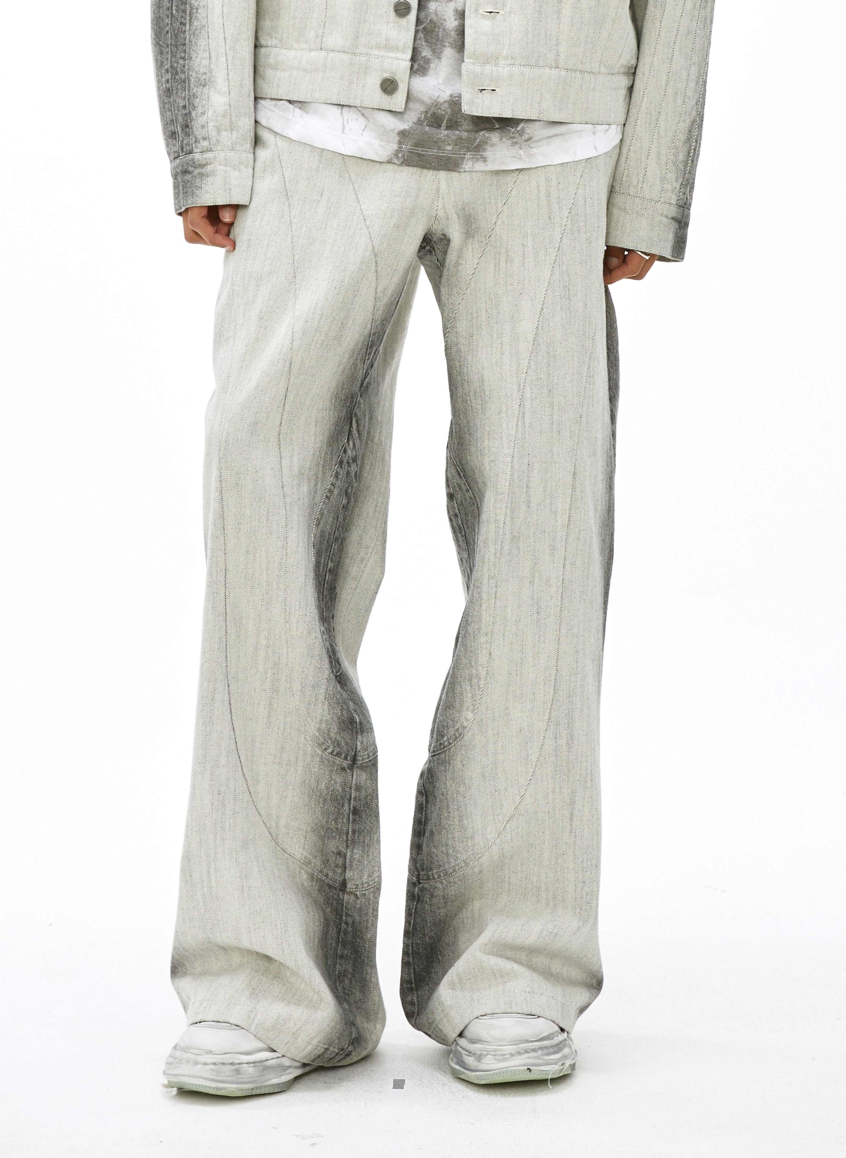 VANN VALRENCE Curved Panel Gradient Washed Flared Jeans