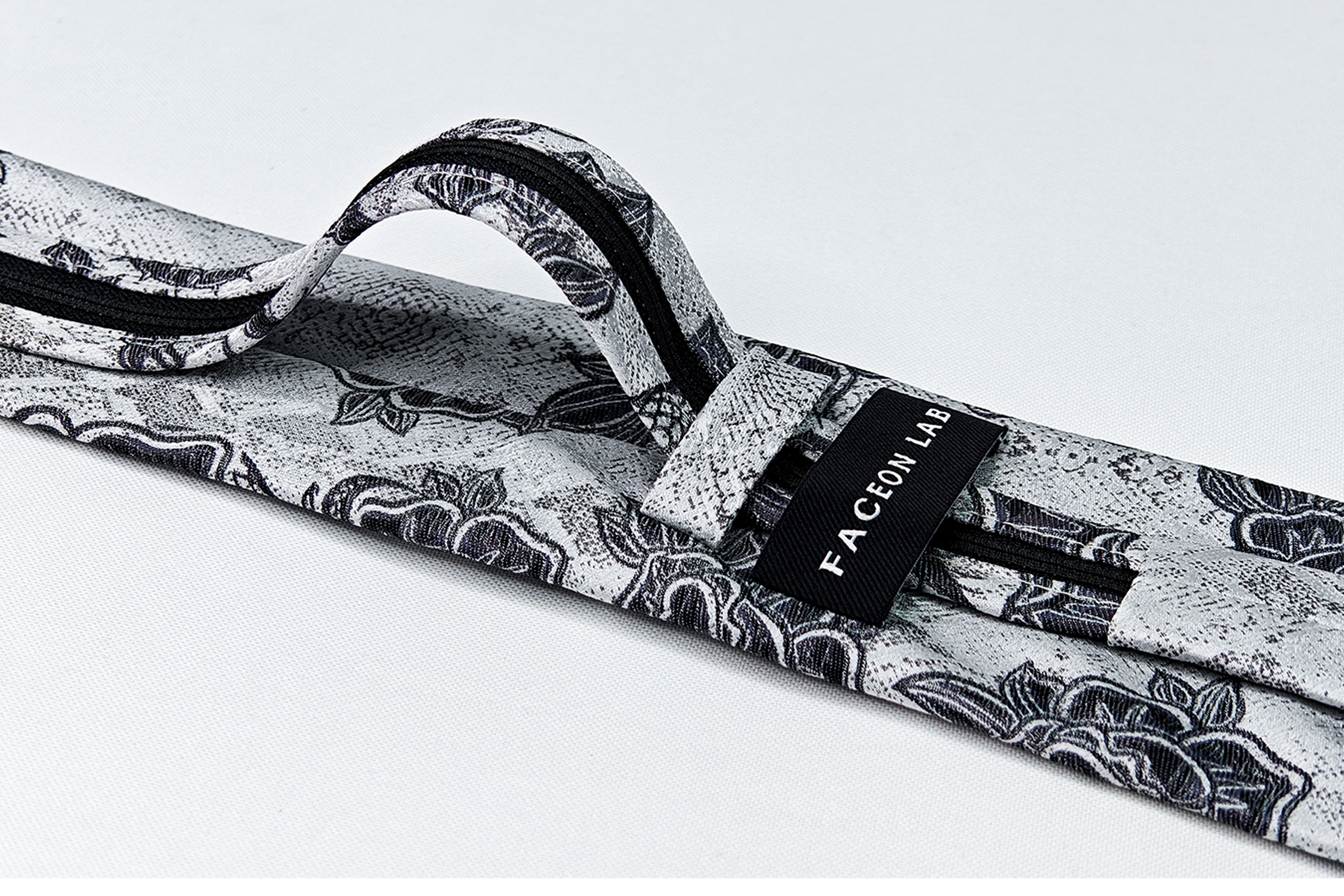 FACEONLAB Carnivorous Flower Jacquard No-Tie Necktie