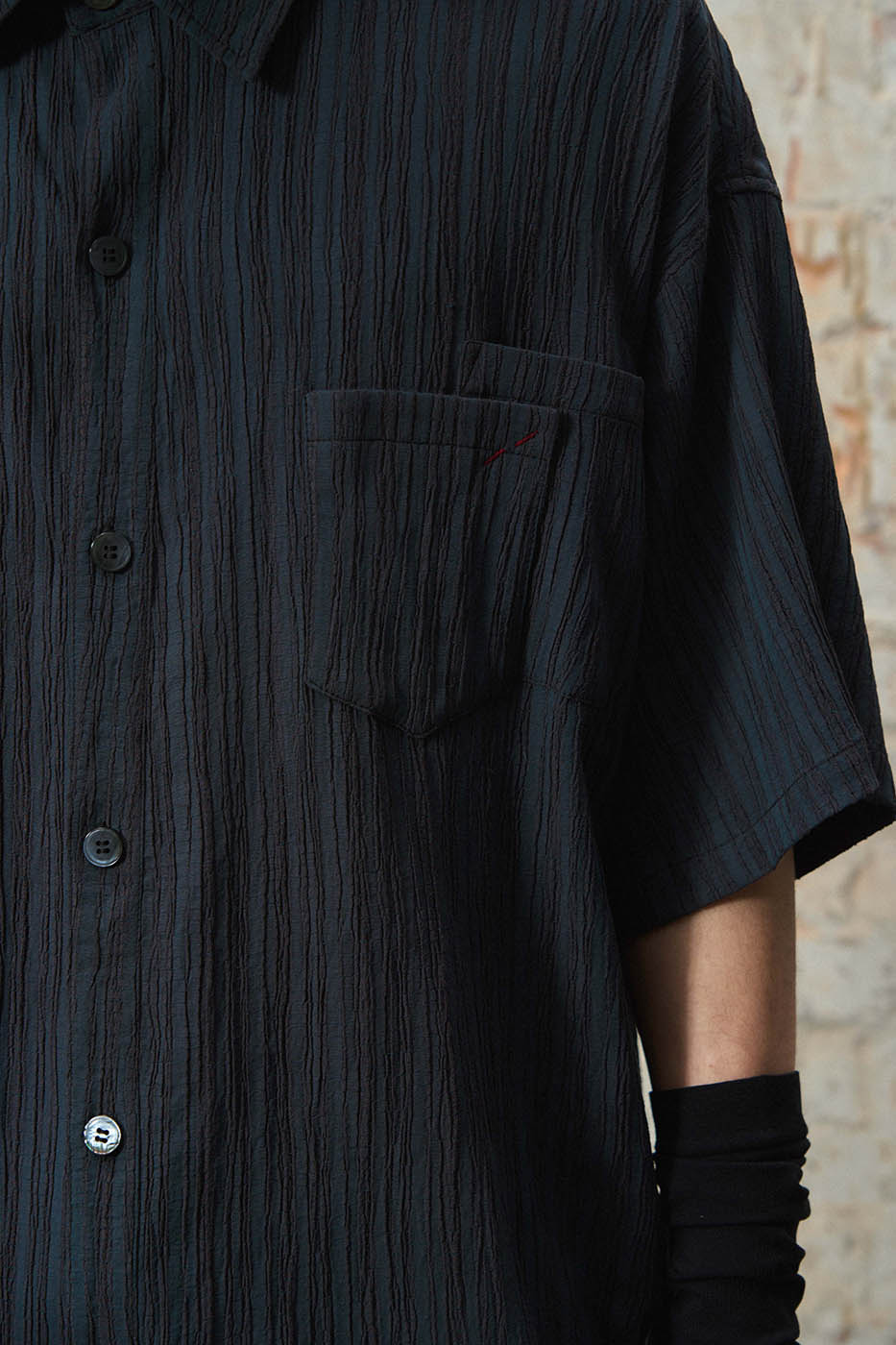 RELABEL Double-Pocket Wrinkle-Textured Striped Half Shirt