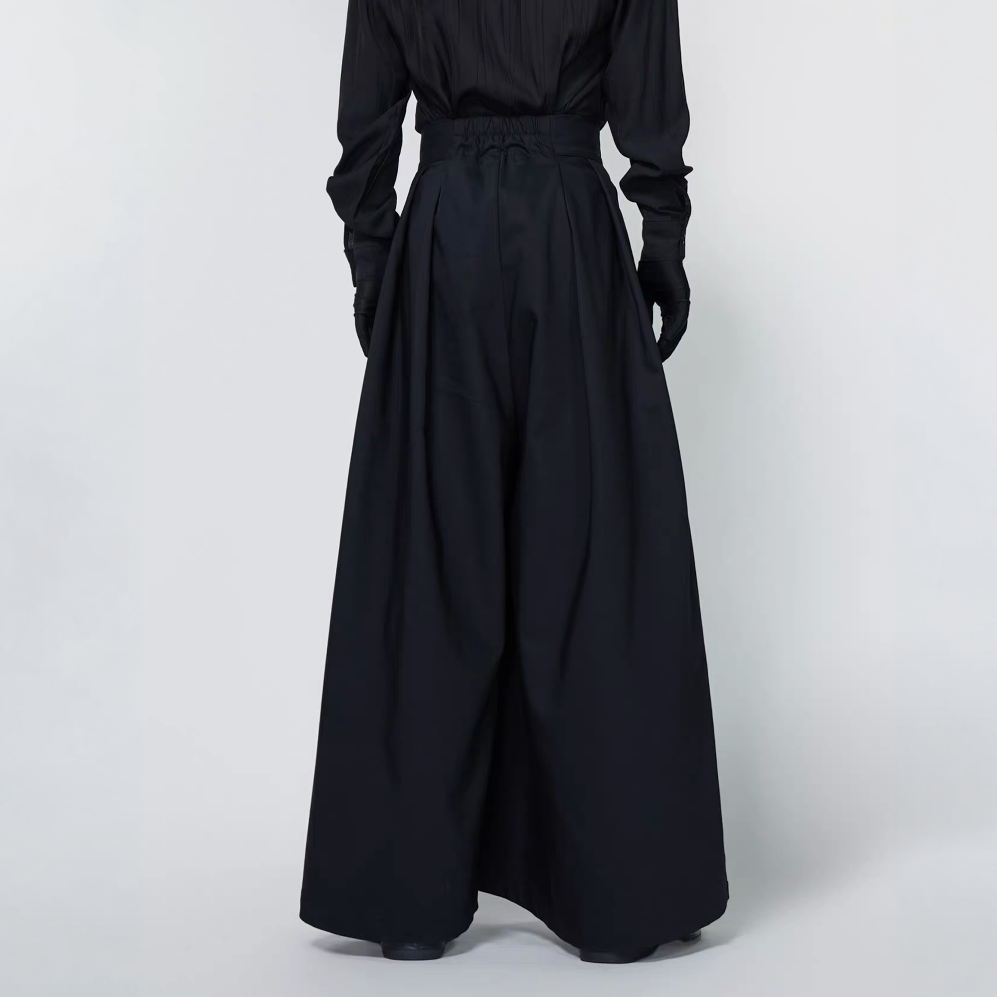 VE2 Minimal High-Waist Wide-Leg Trousers