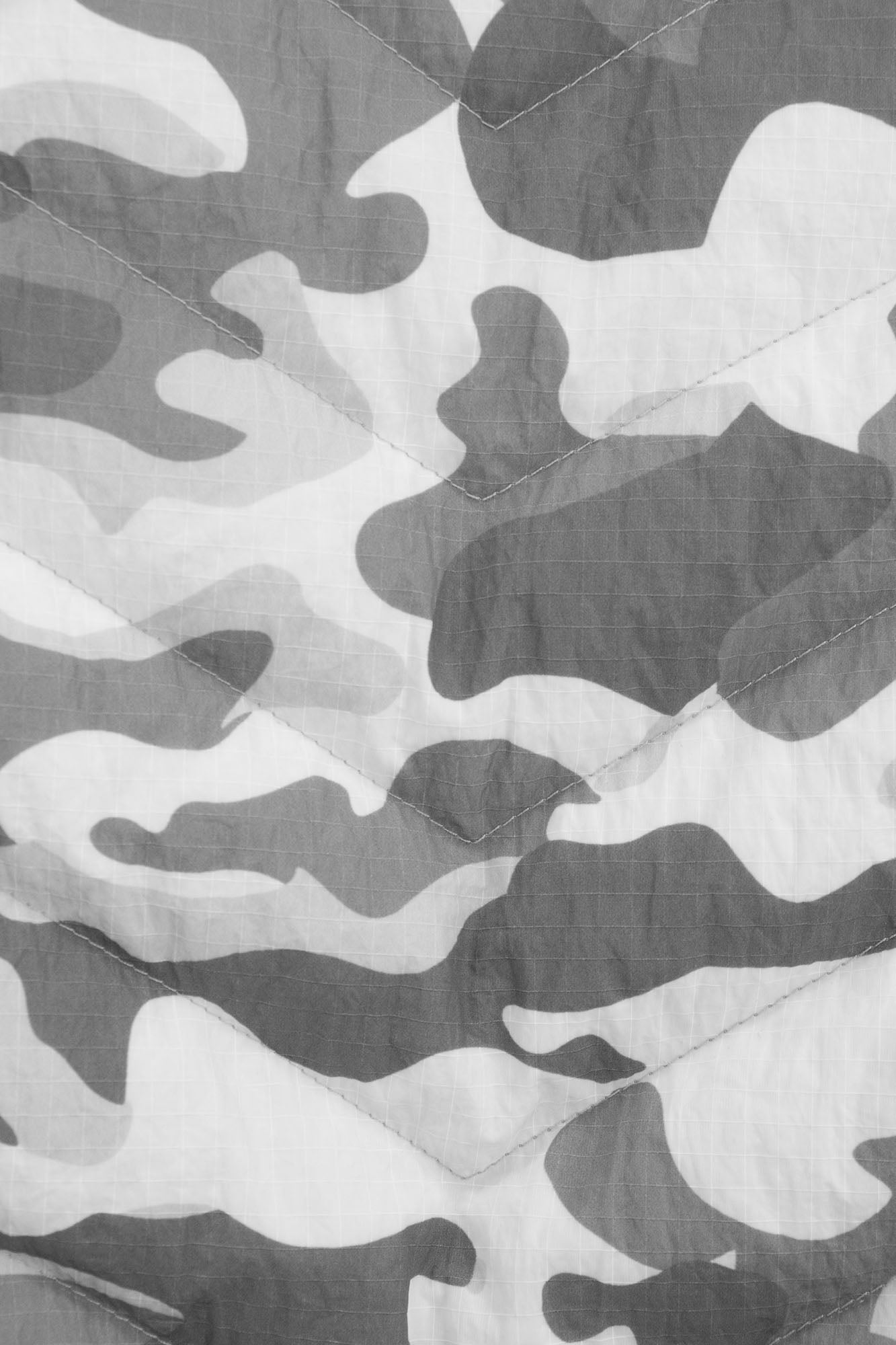 RELABEL V-Segment Ribcage Puffer Jacket Camo