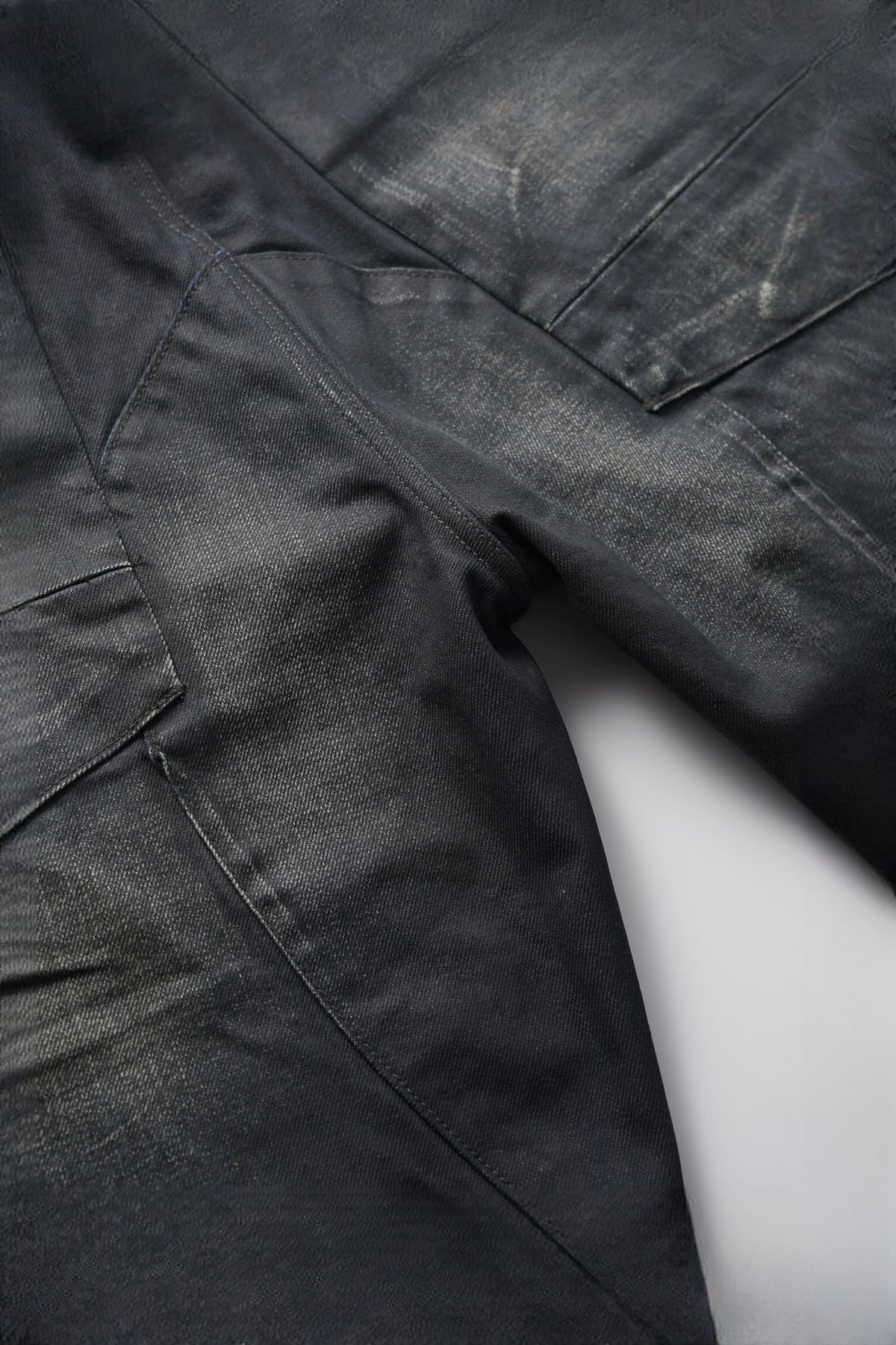 NEIGBORL Retro Washed Pleated Straight-Leg Jeans — flat-lay detail