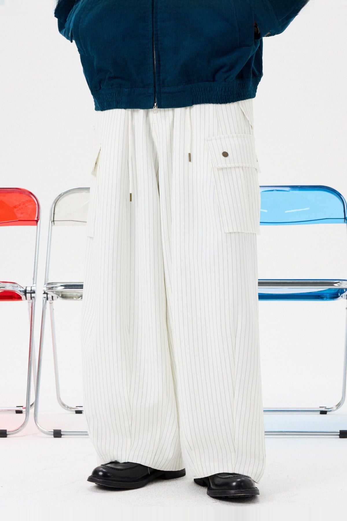UNLIMITED MOTE Striped Drawstring Balloon Wide-Leg Cargo Pants — half body · White