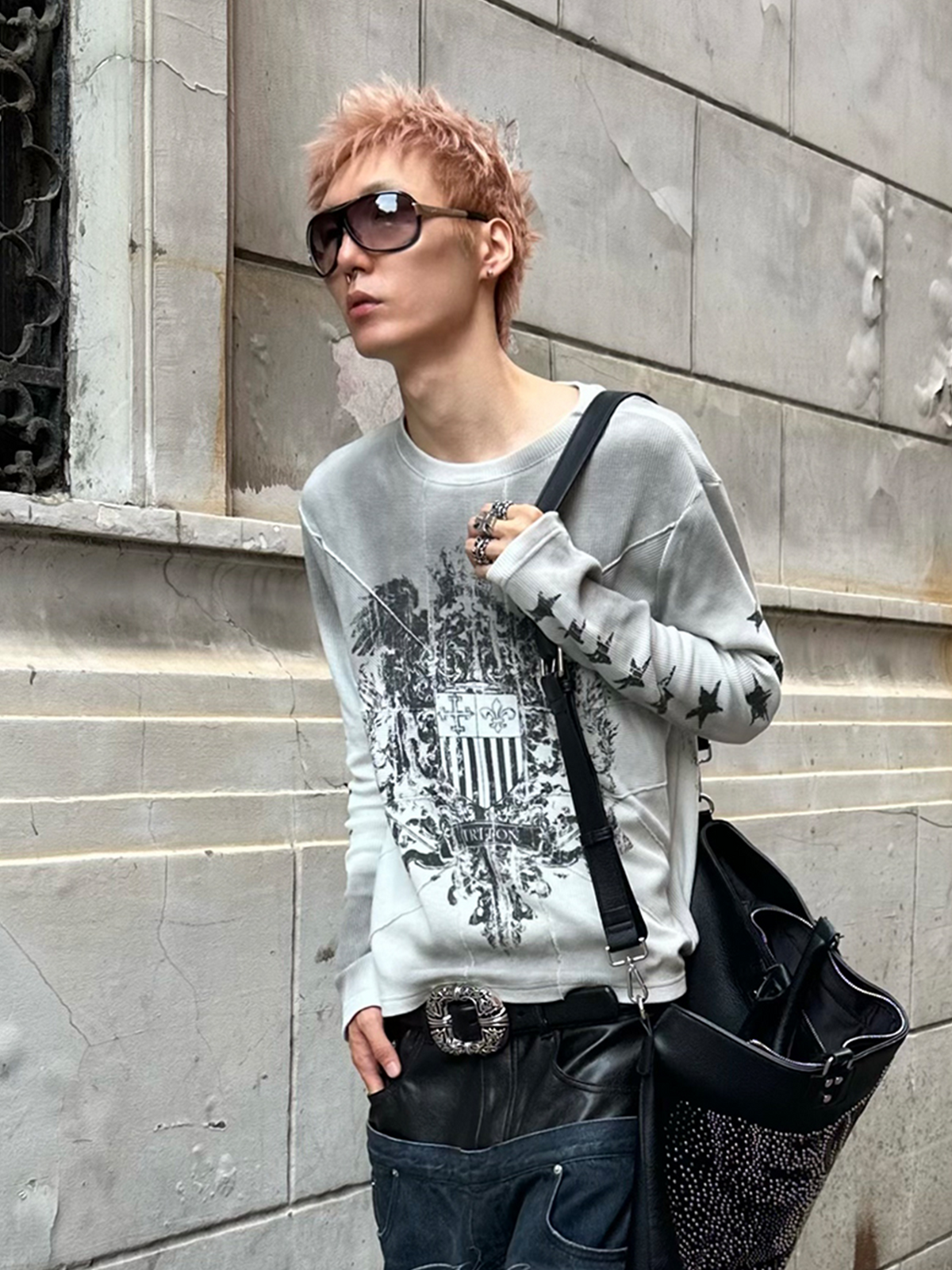 SAXGENWON Washed Graphic Frayed Long-Sleeve Tee