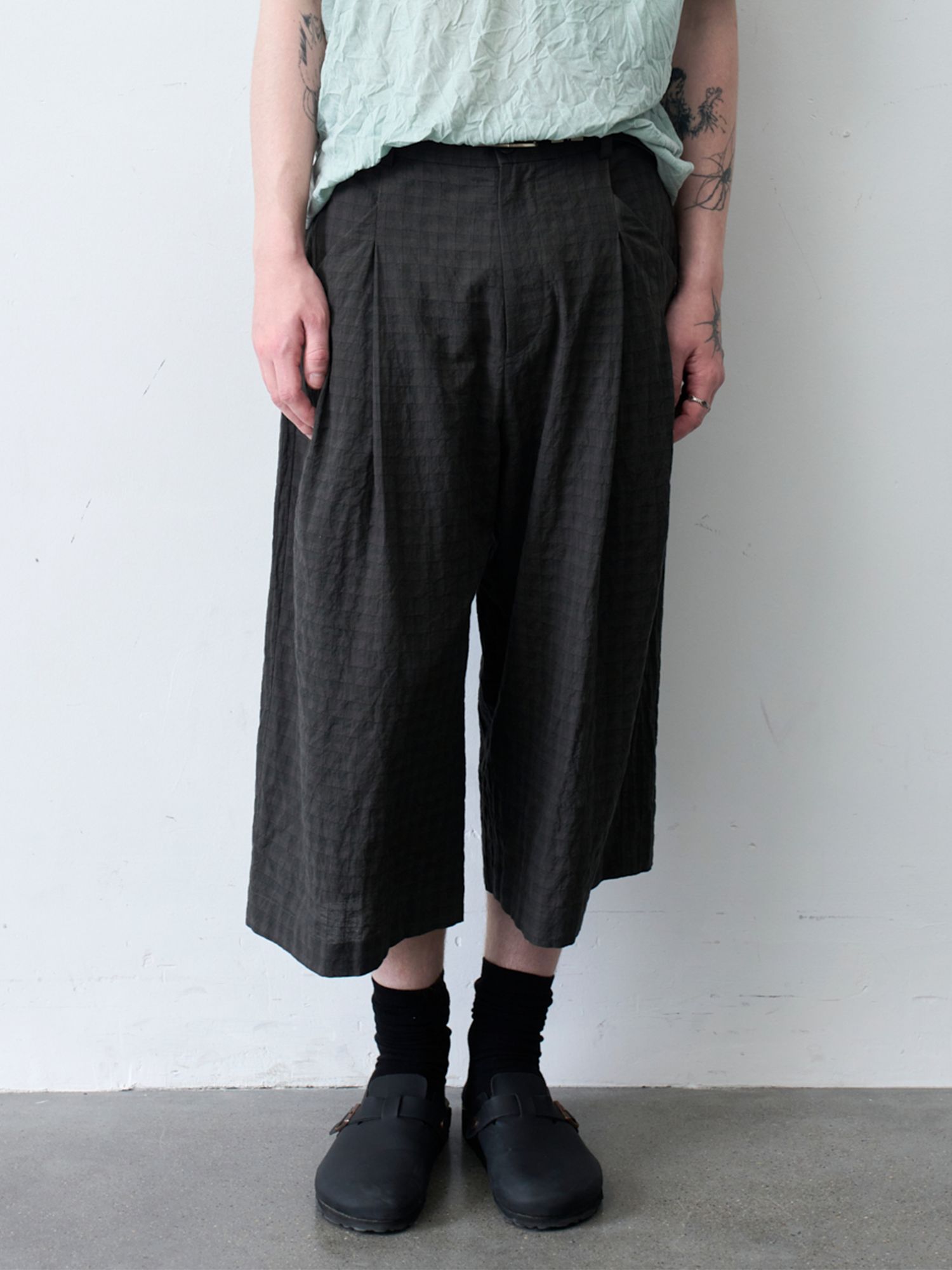 GRAINMUSTARD Linen-Blend Plaid Pleated Cropped Trousers