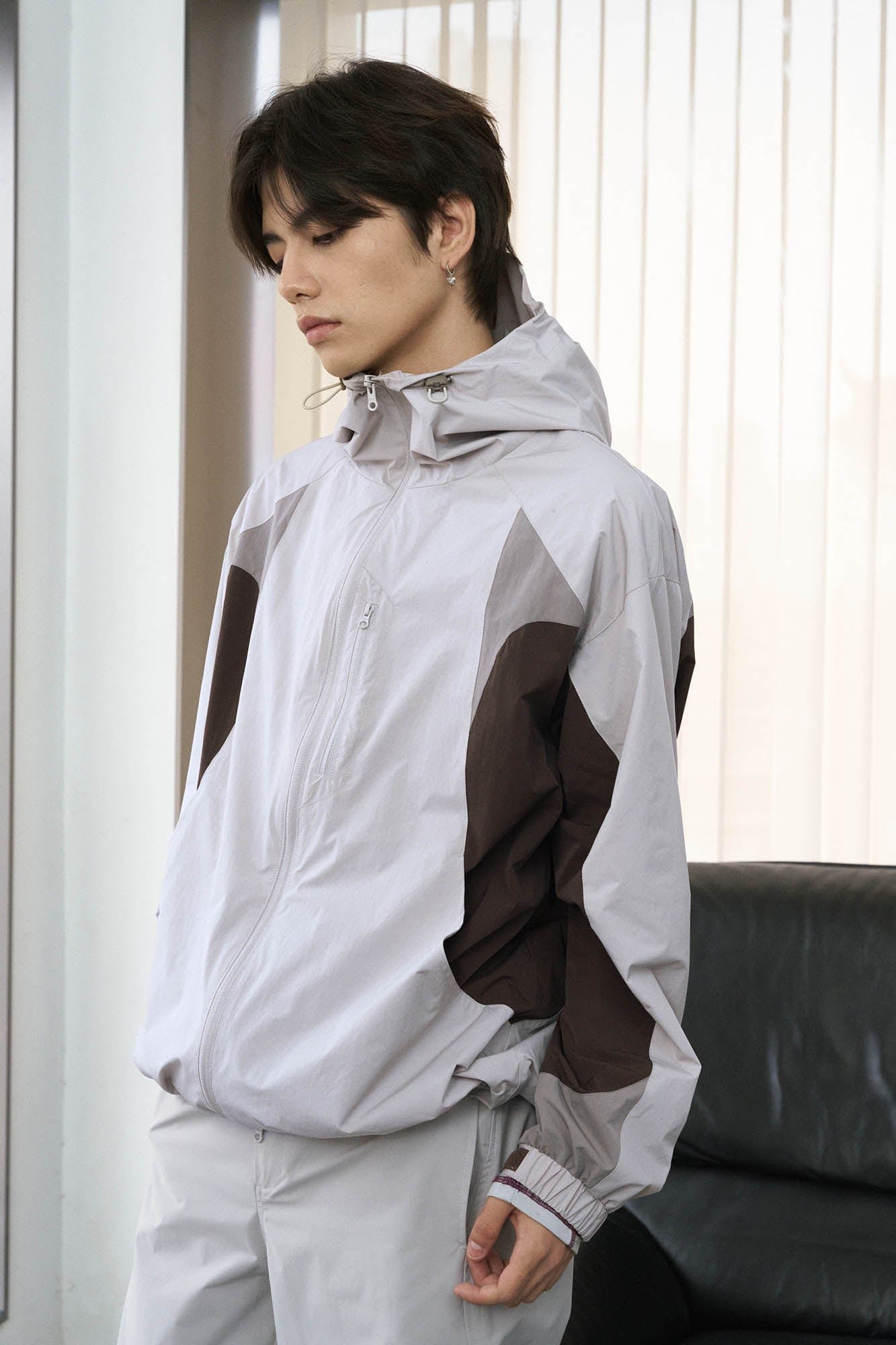 ENSHADOWER Spliced Contrasted Drawstring Windbreaker