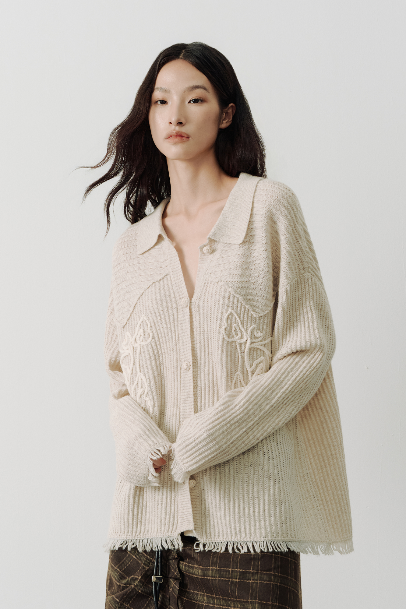 SAME FLOW Floral Embroidery Fringe-Hem Rib Cardigan