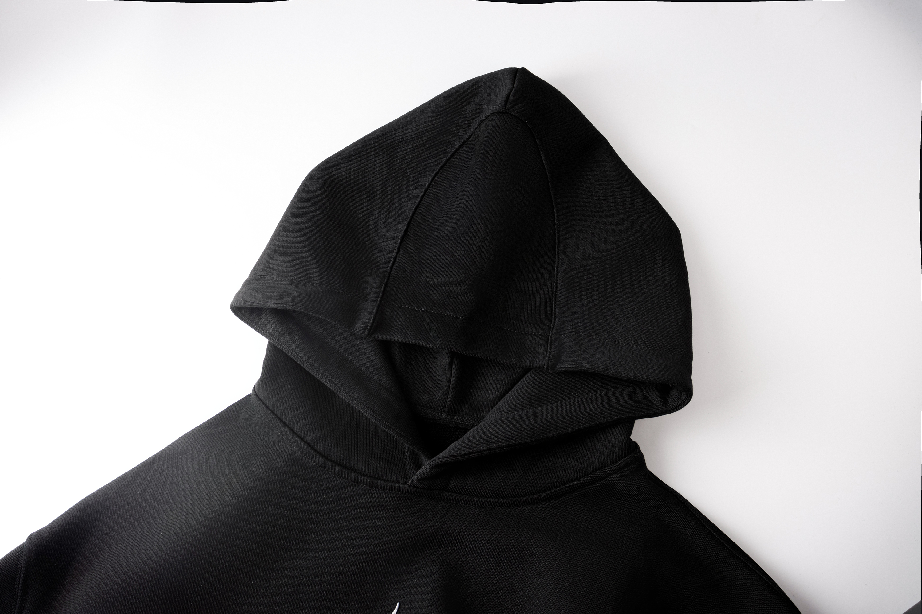 ESAIAS Silicone Letter Graphic Boxy Hoodie