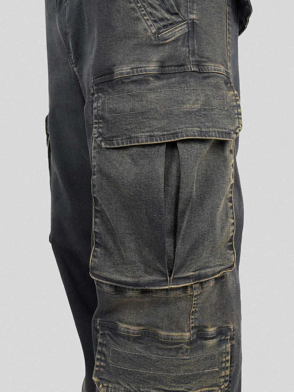 Big pocket old gradient ripped jeans