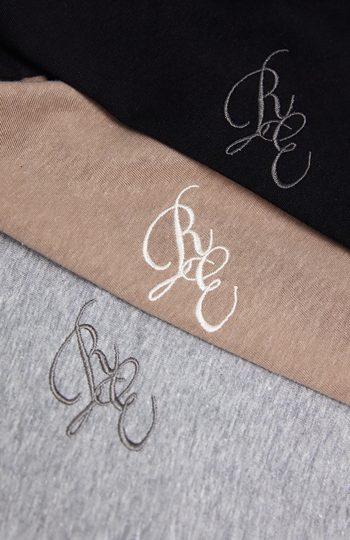 RELABEL Embroidered Magnetic Collar Polo Sweater