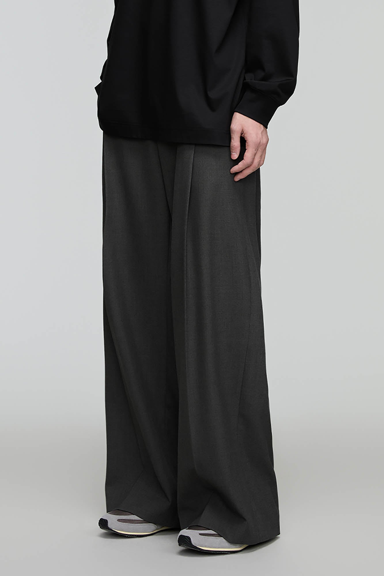 OPICLOTH Pleated Tapered Waist Straight-Leg Trousers