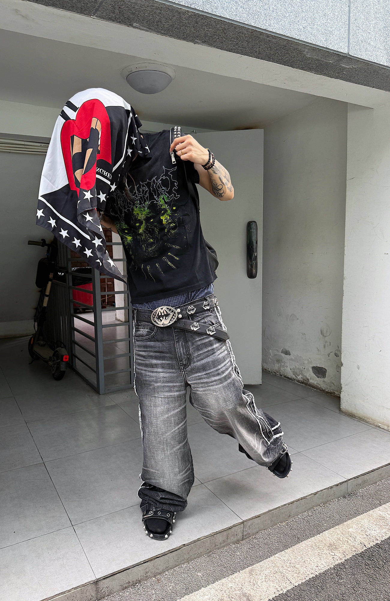 REBEL WAVE Faded Wash Raw Edge Jeans