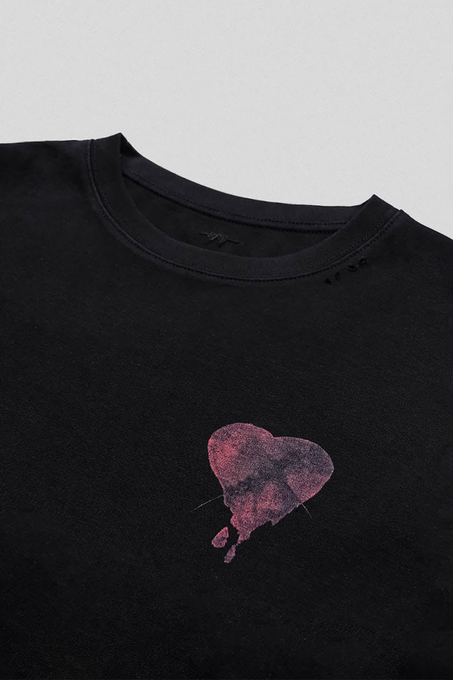 UNDERWATER Broken Heart Gothic LOGO T-Shirt