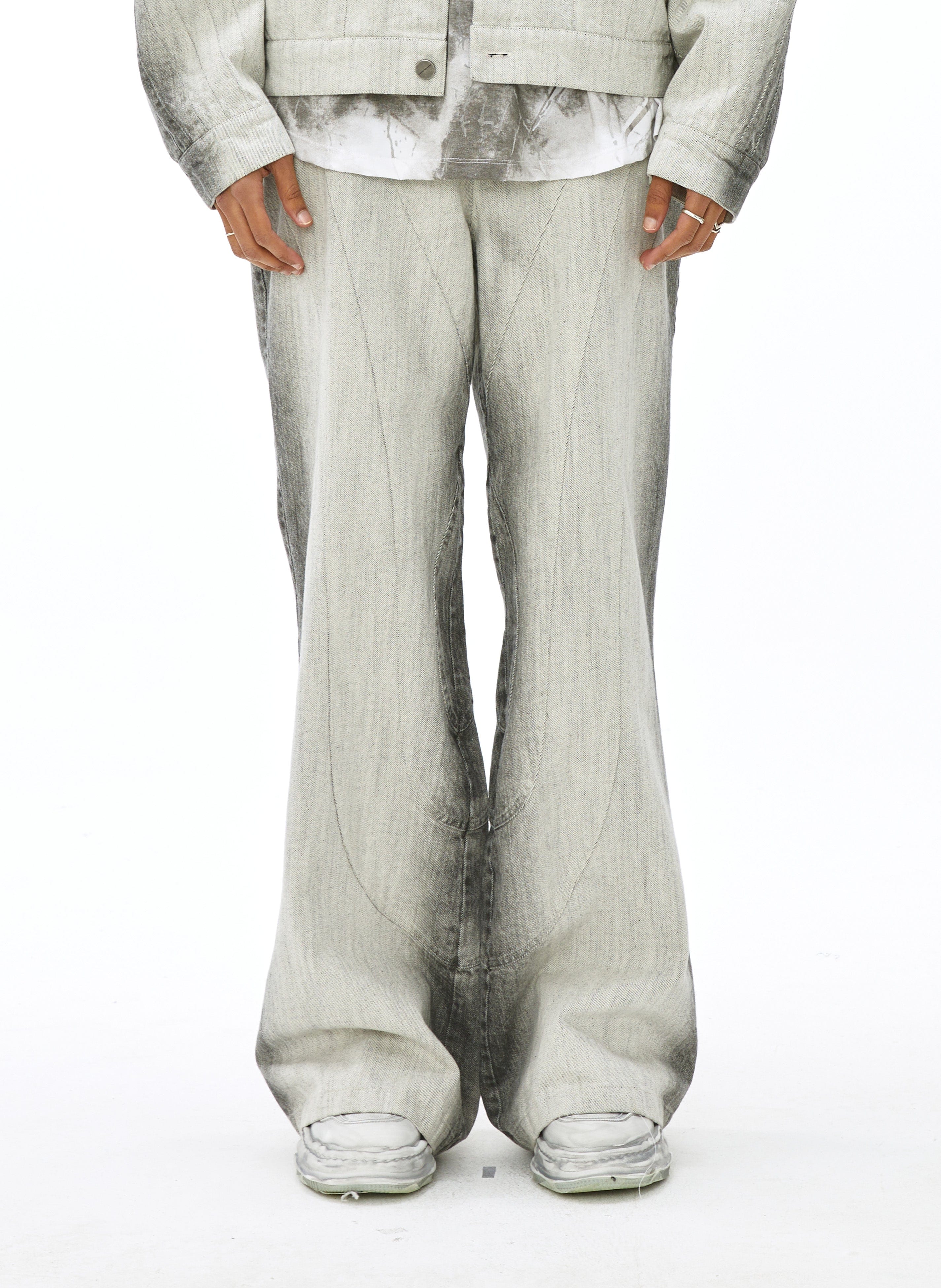 VANN VALRENCE Curved Panel Gradient Washed Flared Jeans