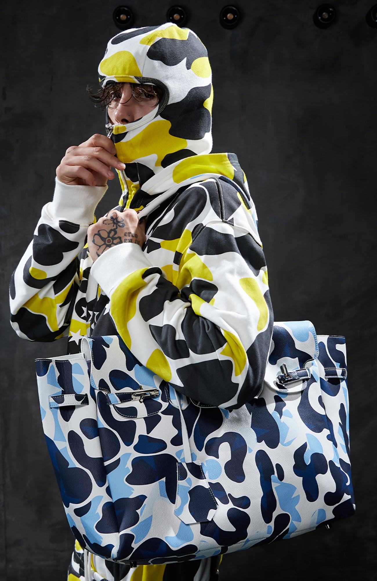 DND4DES Camo Full-Print Metal Buckle Large-Capacity Tote Bag