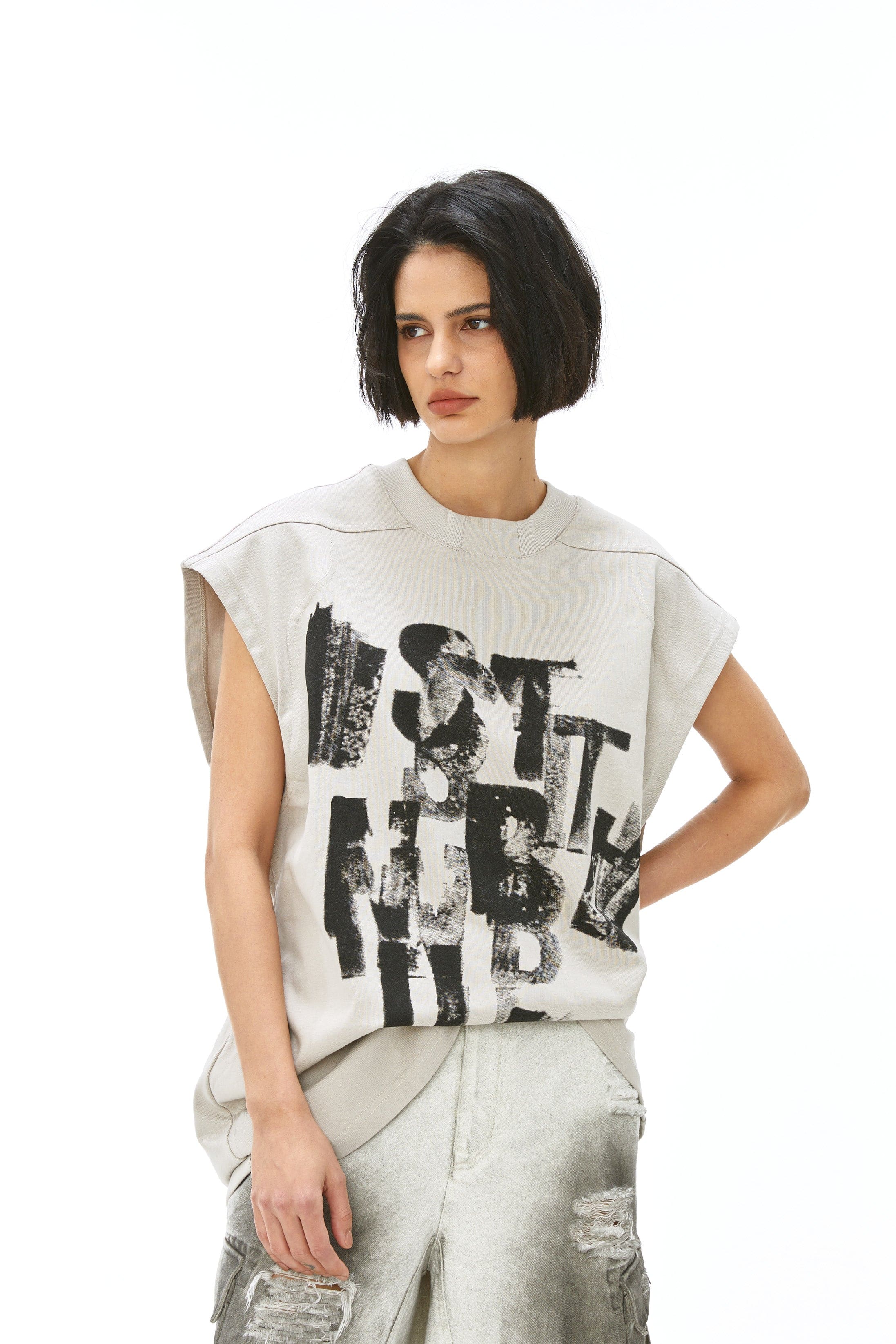 VANN VALRENCE Slogan Graphic Oversized Sleeveless Tee