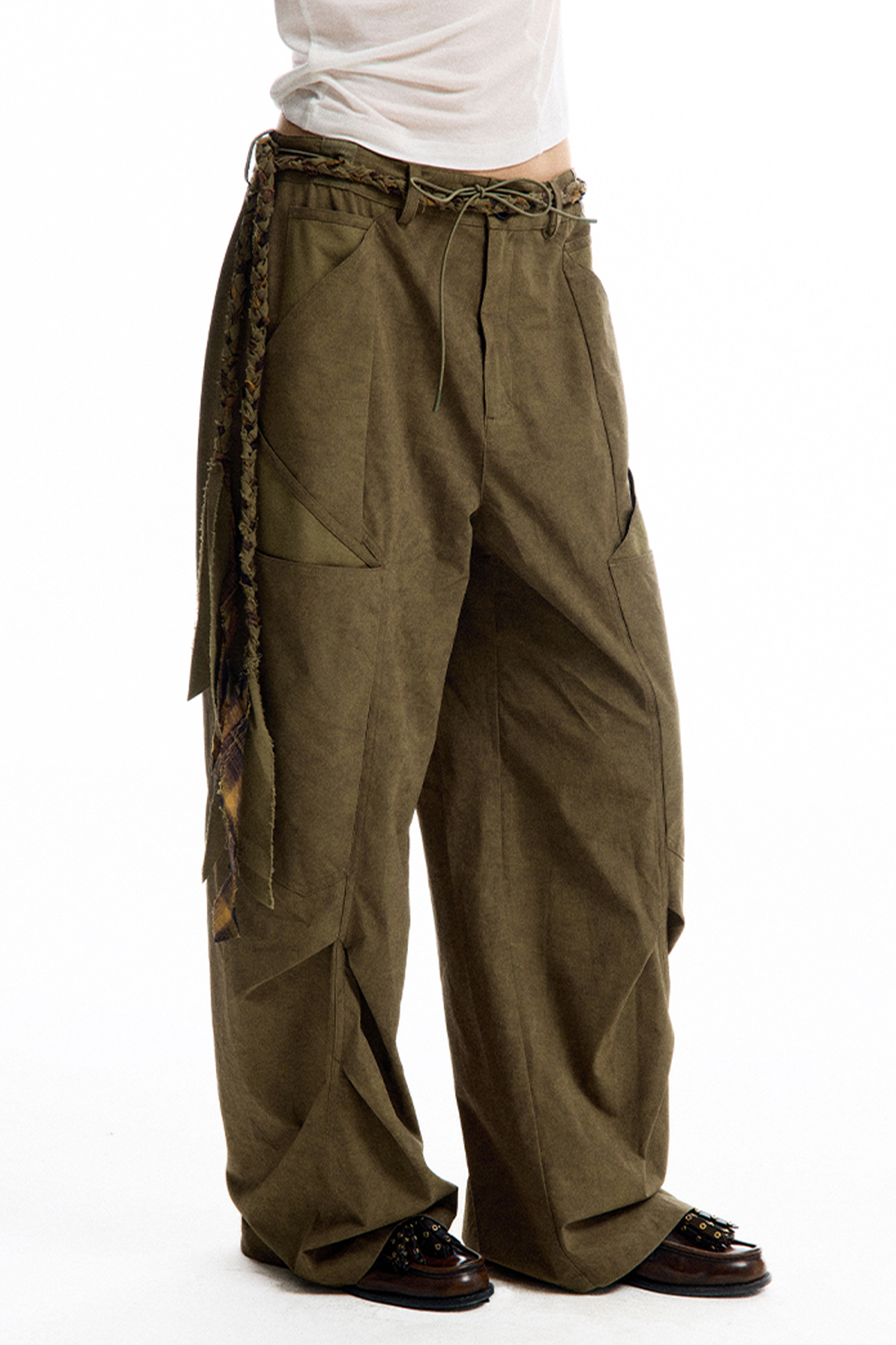 CONPCONP Pocket Pleated Curved Wide-Leg Cargo Pants