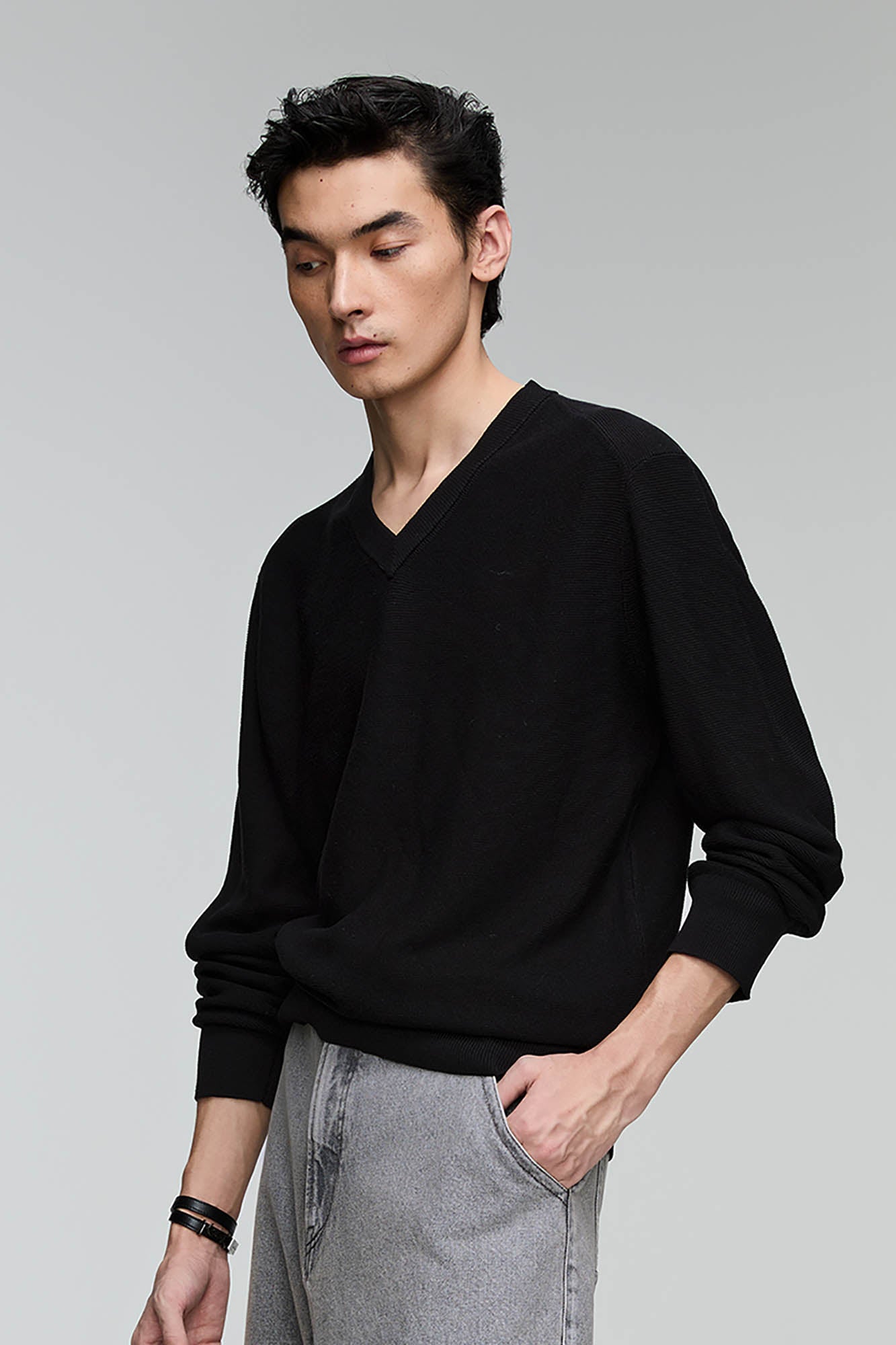 OPICLOTH Essential  V-Neck Sweater