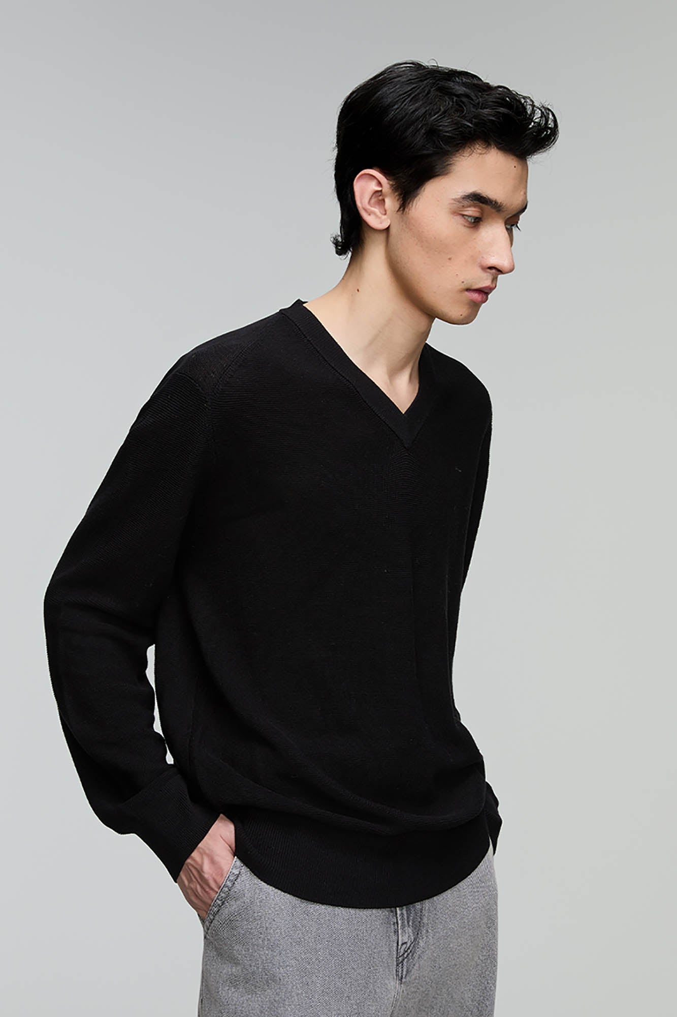 OPICLOTH Essential  V-Neck Sweater